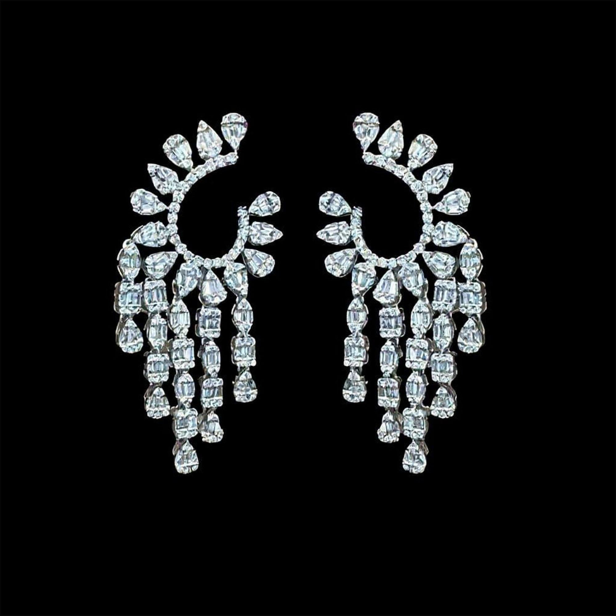Boucles d'oreilles Chandelier en or blanc 18K avec poire et diamant marquise