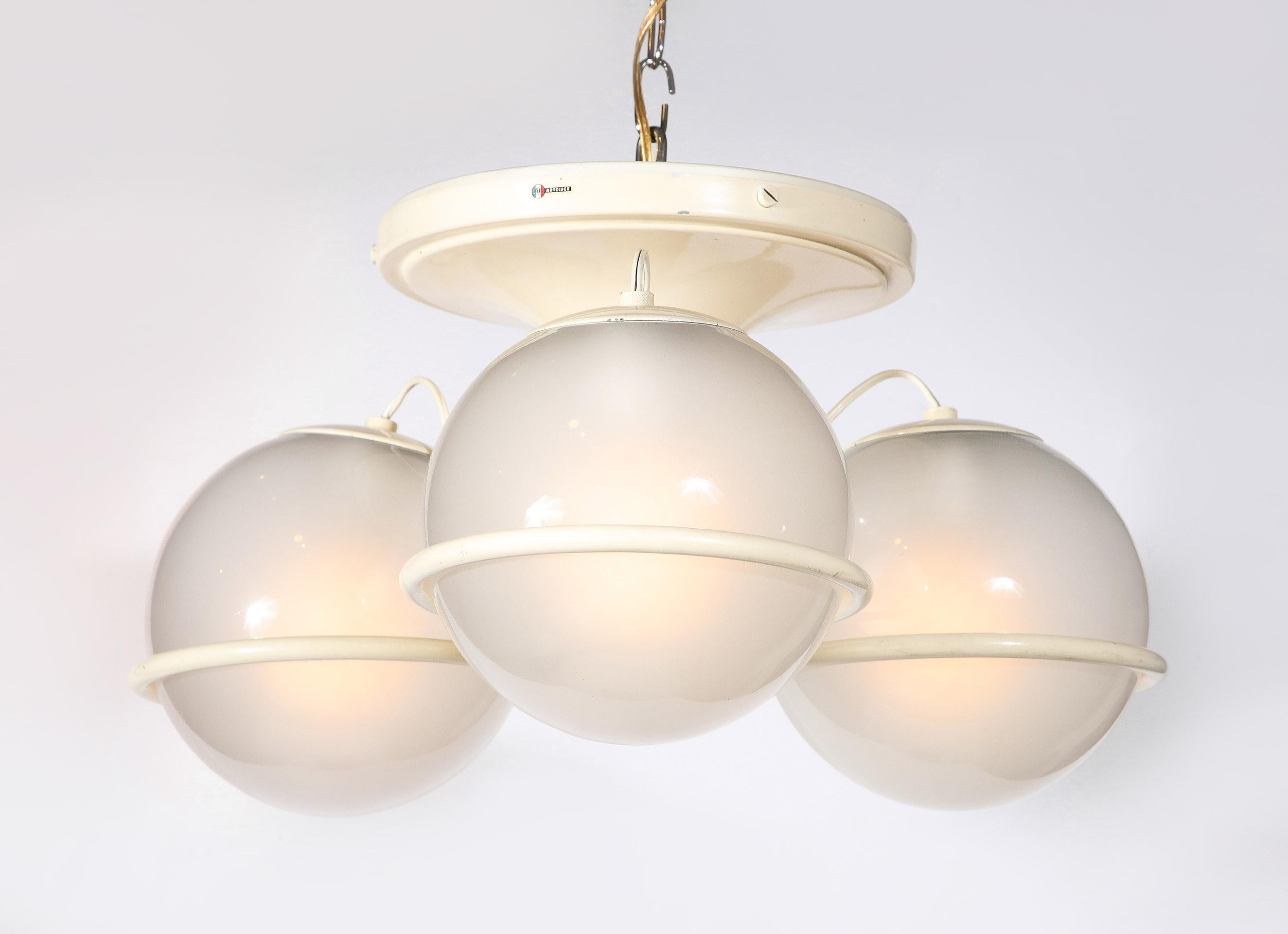 This ceiling light in the model 2042/3 was made by Arteluce Milano, designed by Gino Sarfatti. Condition is excellent and bares the original label of 