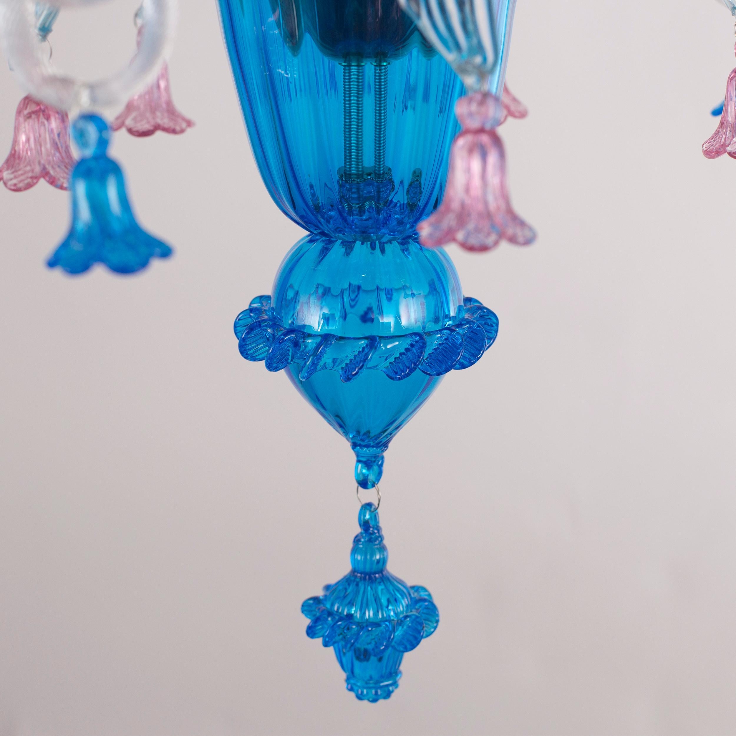Chandelier 5 Arms clear Glass details blue, pink and yellow flower by Multiforme For Sale 1