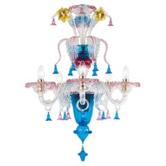 Lampadario a 5 bracci in vetro trasparente con dettagli di fiori blu, rosa e gialli di Multiforme