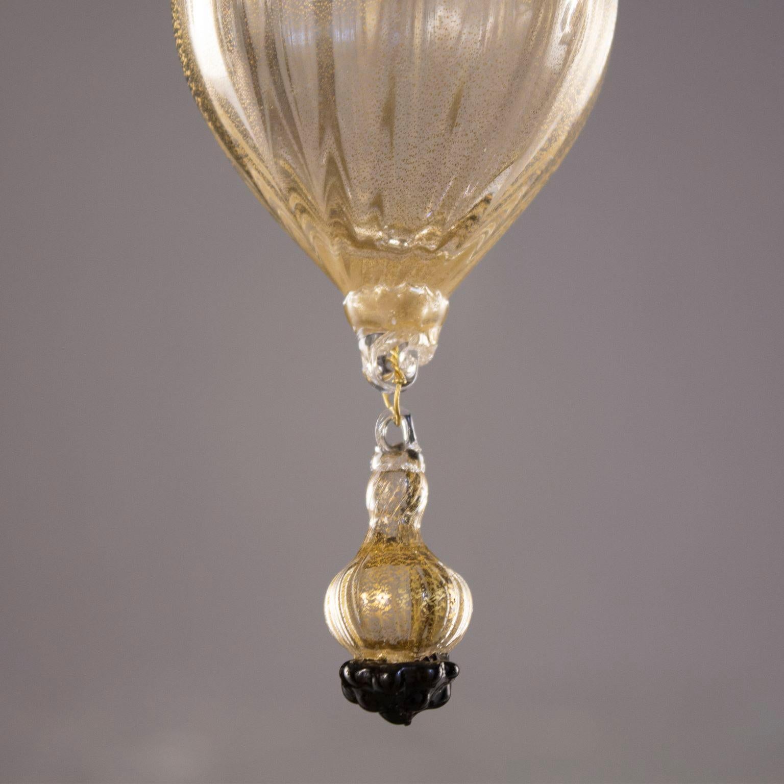 Autre Lustre à 5 bras en verre de Murano d'art noir et doré par Multiforme, en stock en vente