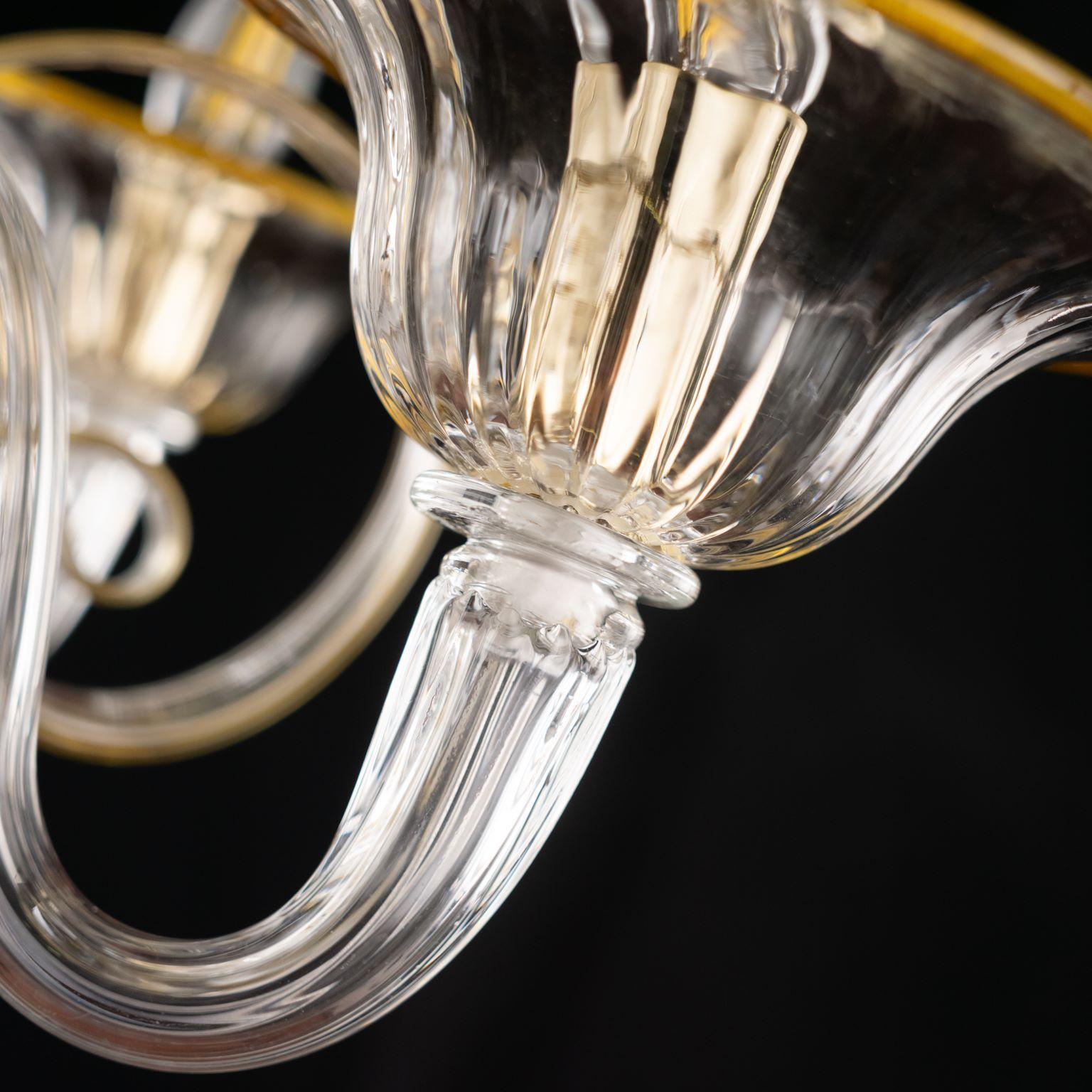 Verre brun Lustre à 5 bras en verre de Murano avec détails blancs artistiques en forme de feuille d'or par Multiforme en vente