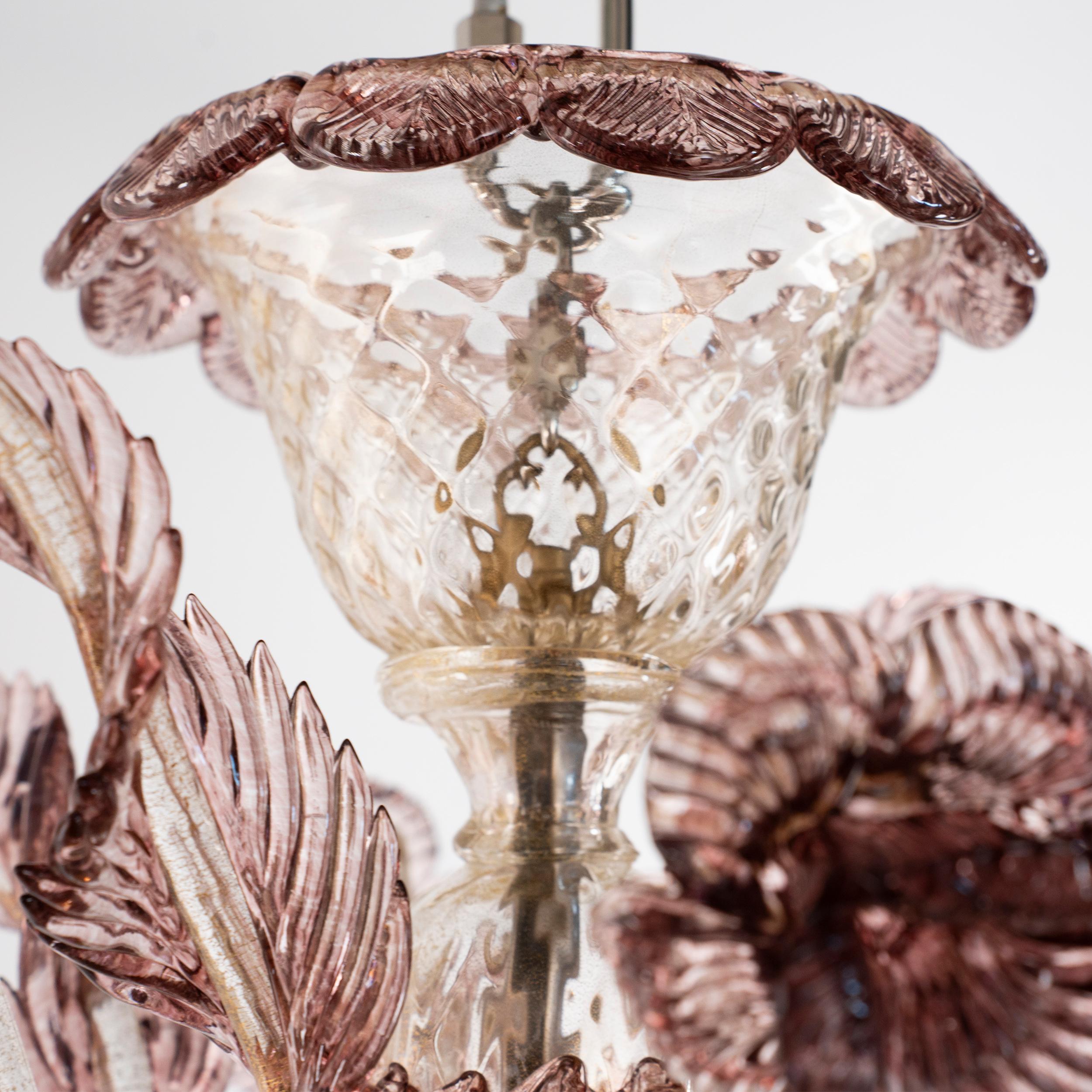 Lustre à 6 bras en verre doré avec détails en améthyste par Multiforme, en stock en vente 1