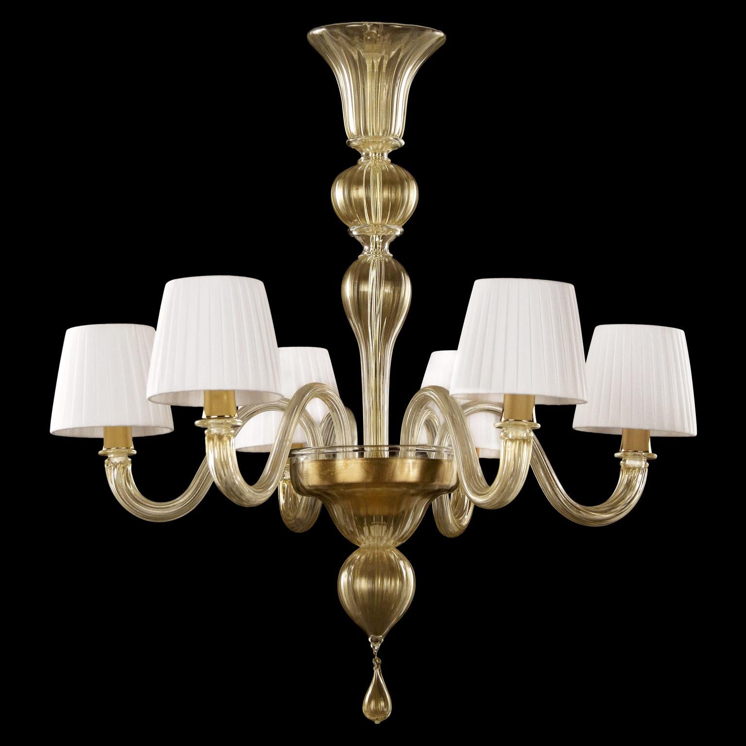 Chapeau chandelier 6-light artistic gold Murano glass, amber organza handmade in Florence lampshades by Multiforme.
 
Chapeau is a Classic and essential chandelier, it is handcrafted using high quality materials in Murano glass and handmade cotton