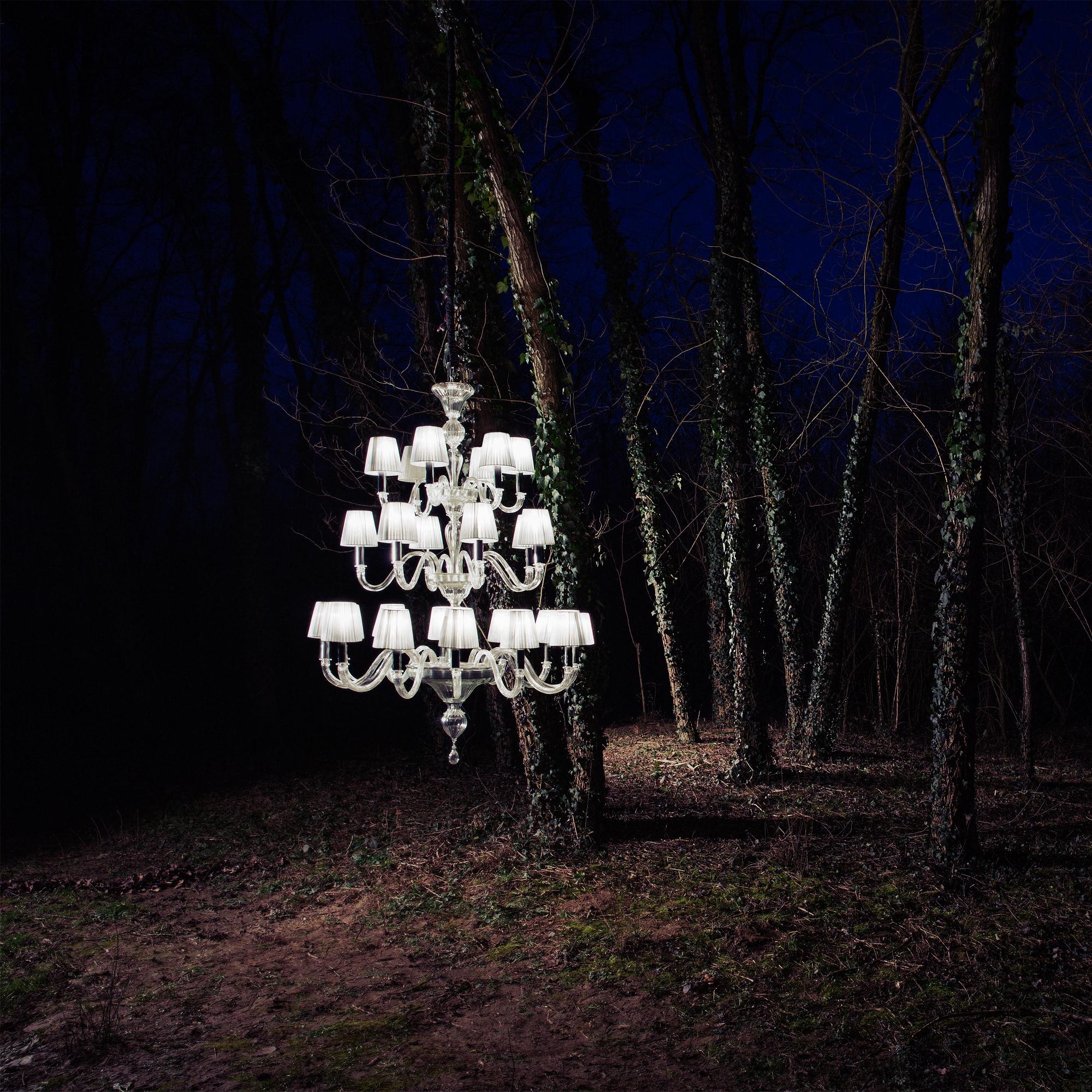 Vetro soffiato Lampadario 6 bracci in vetro di Murano al quarzo fumé, paralumi Chapeau by Multiforme in vendita