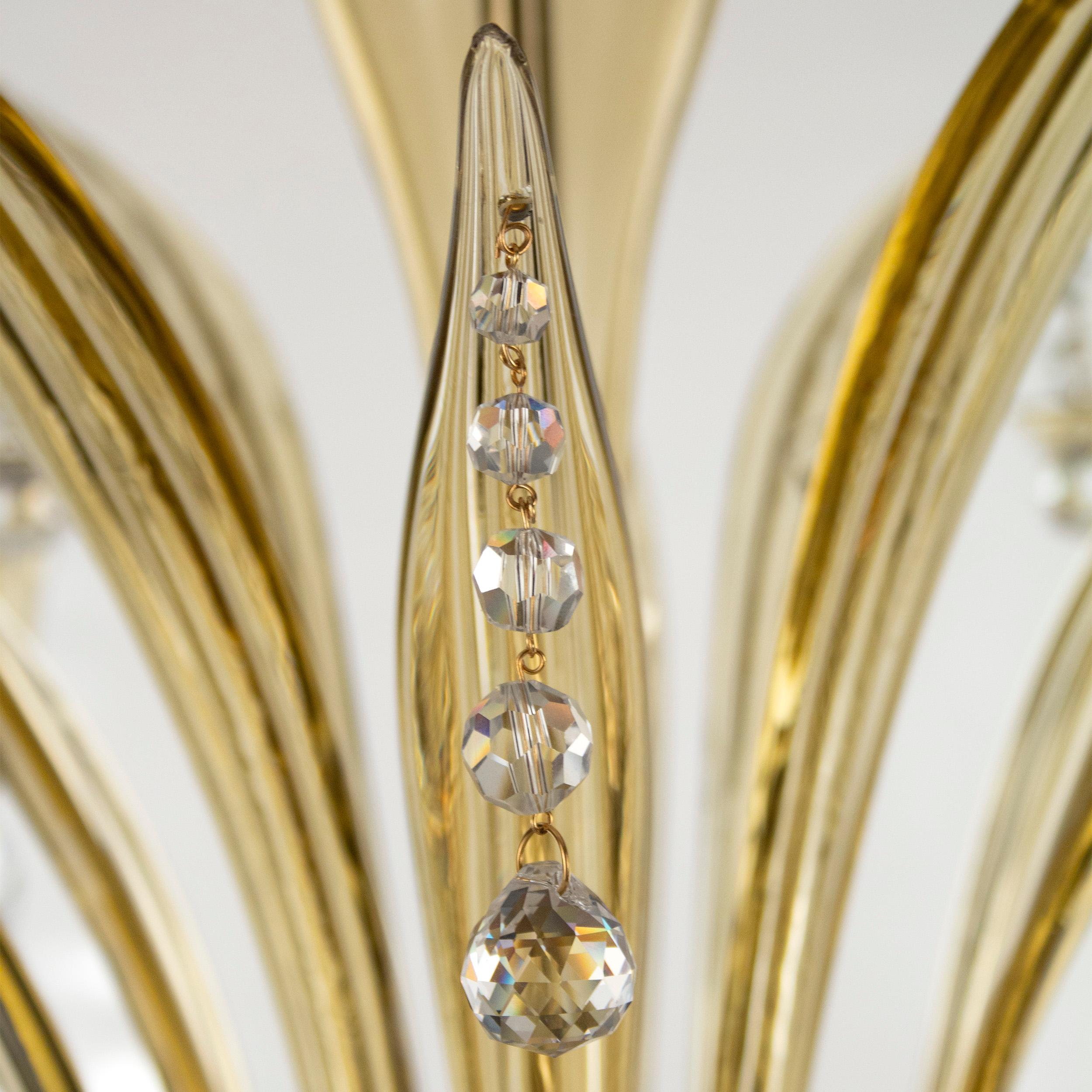 Vetro soffiato Lampadario a 6 bracci in vetro di Murano con dettagli in cristallo di Multiforme in stock in vendita