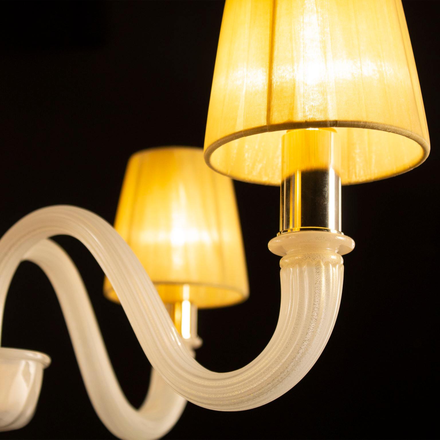 Lampadario a 6 bracci in seta bianca e vetro di Murano oro, Chapeau di Multiforme in vendita 2
