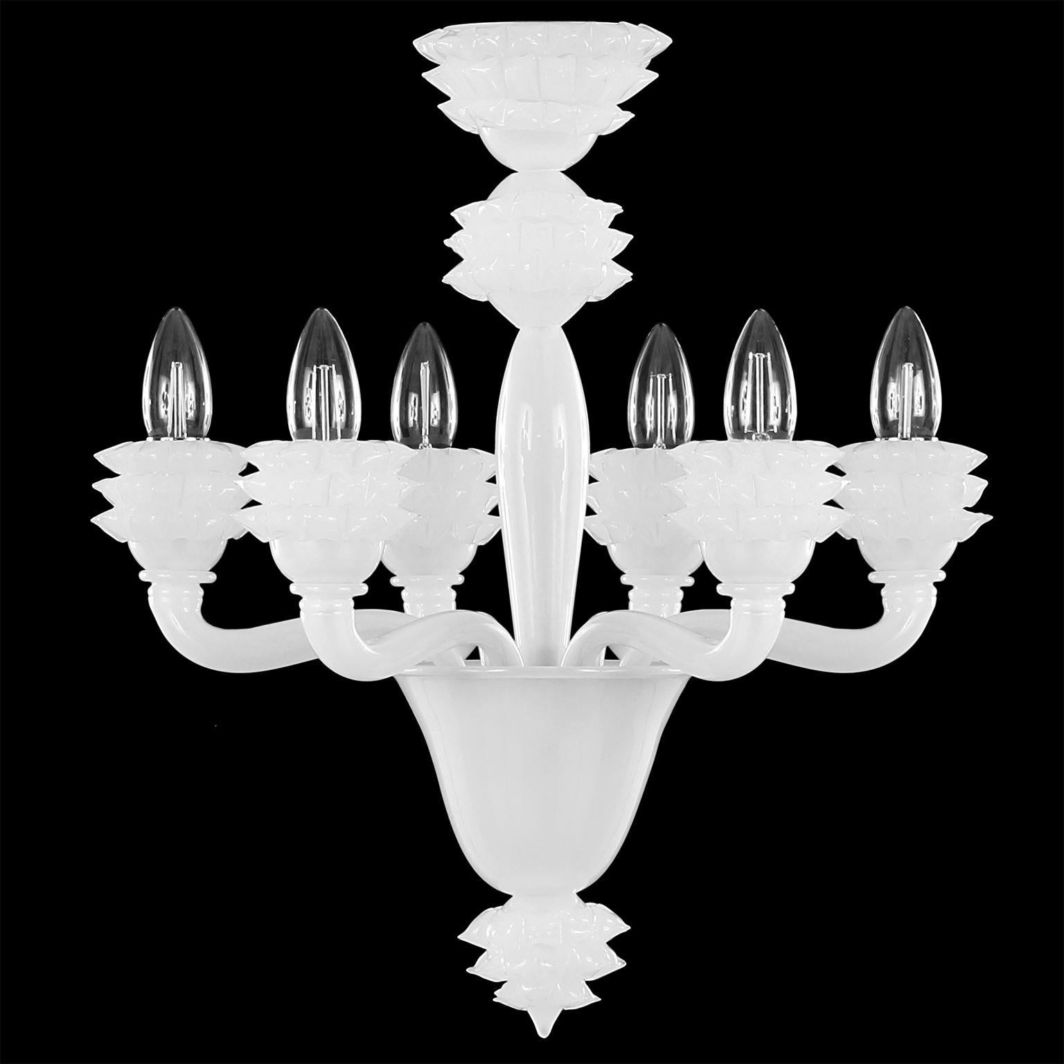 The diamante blown glass chandeliers are characterized by a slender central element.
The arms, central column and final cup are made of flawless smooth glass. The standout elements of this chandelier are the cups, which are created using a complex