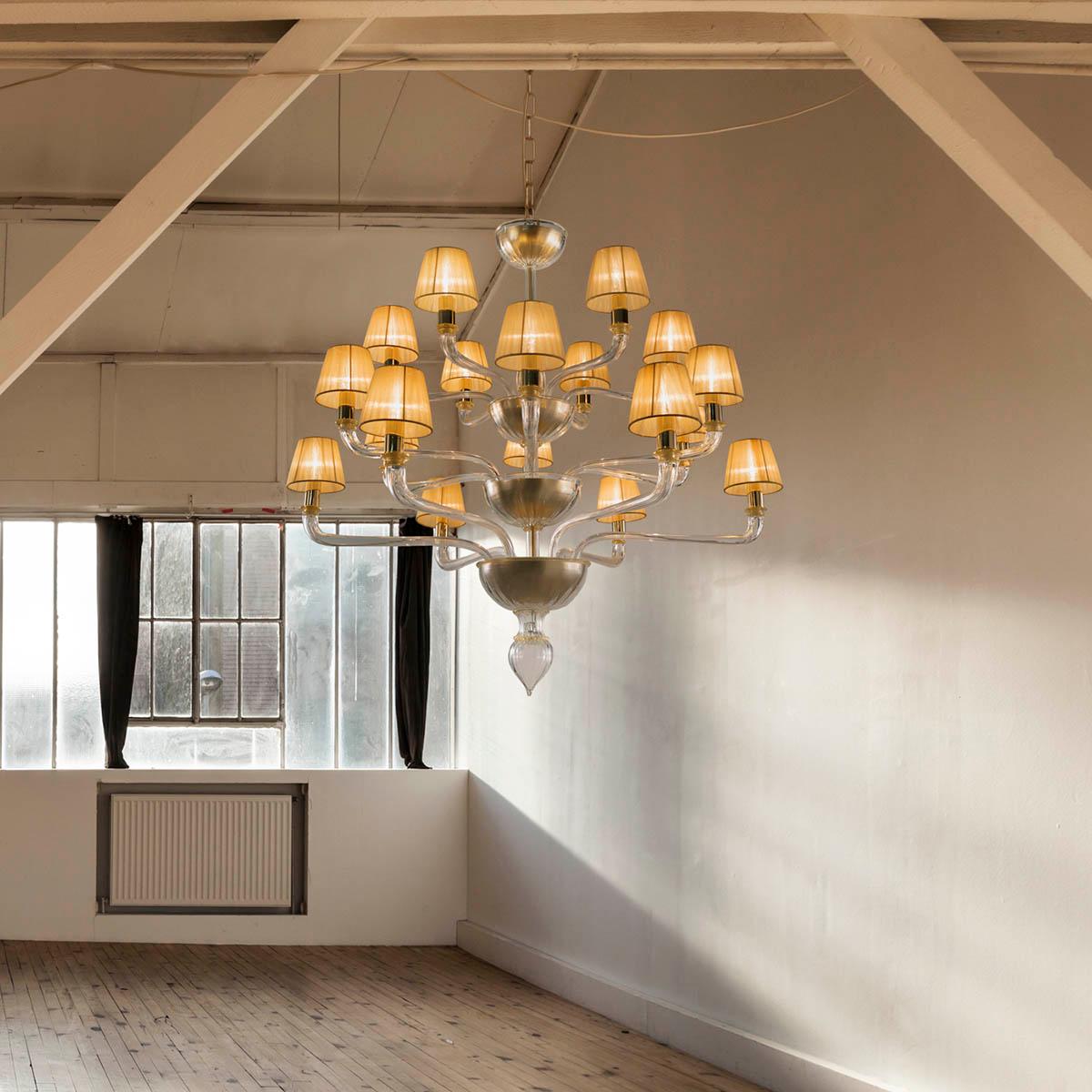 Lampadario 6+6+6 bracci in vetro di Murano ambra e cristallo, paralumi ambra by Multiforme in vendita 1