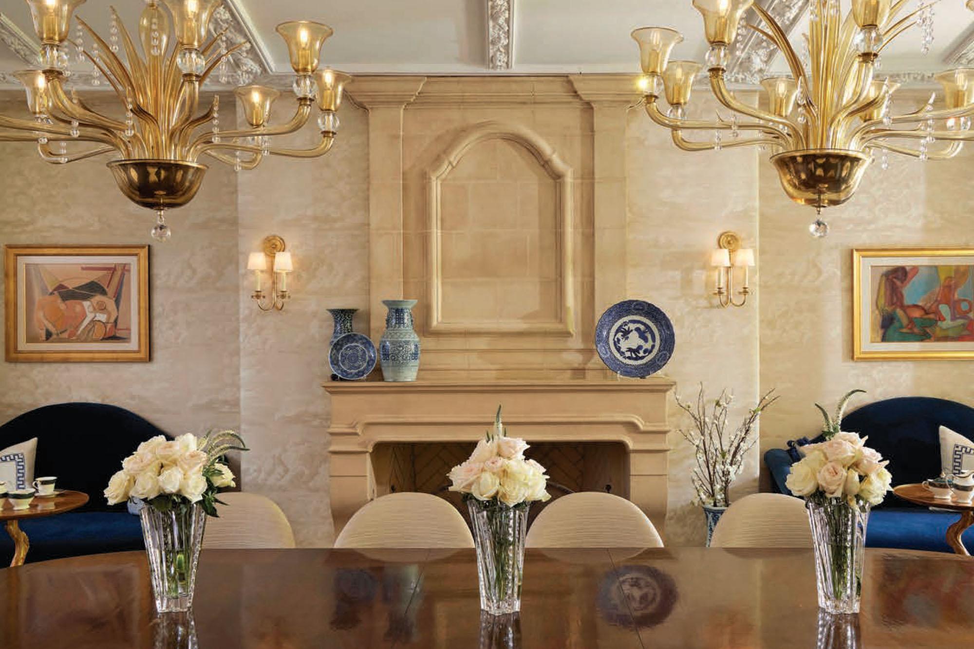 Chandelier 9 arms Gold Color with precious Crystals details Tresor by Multiforme For Sale 2