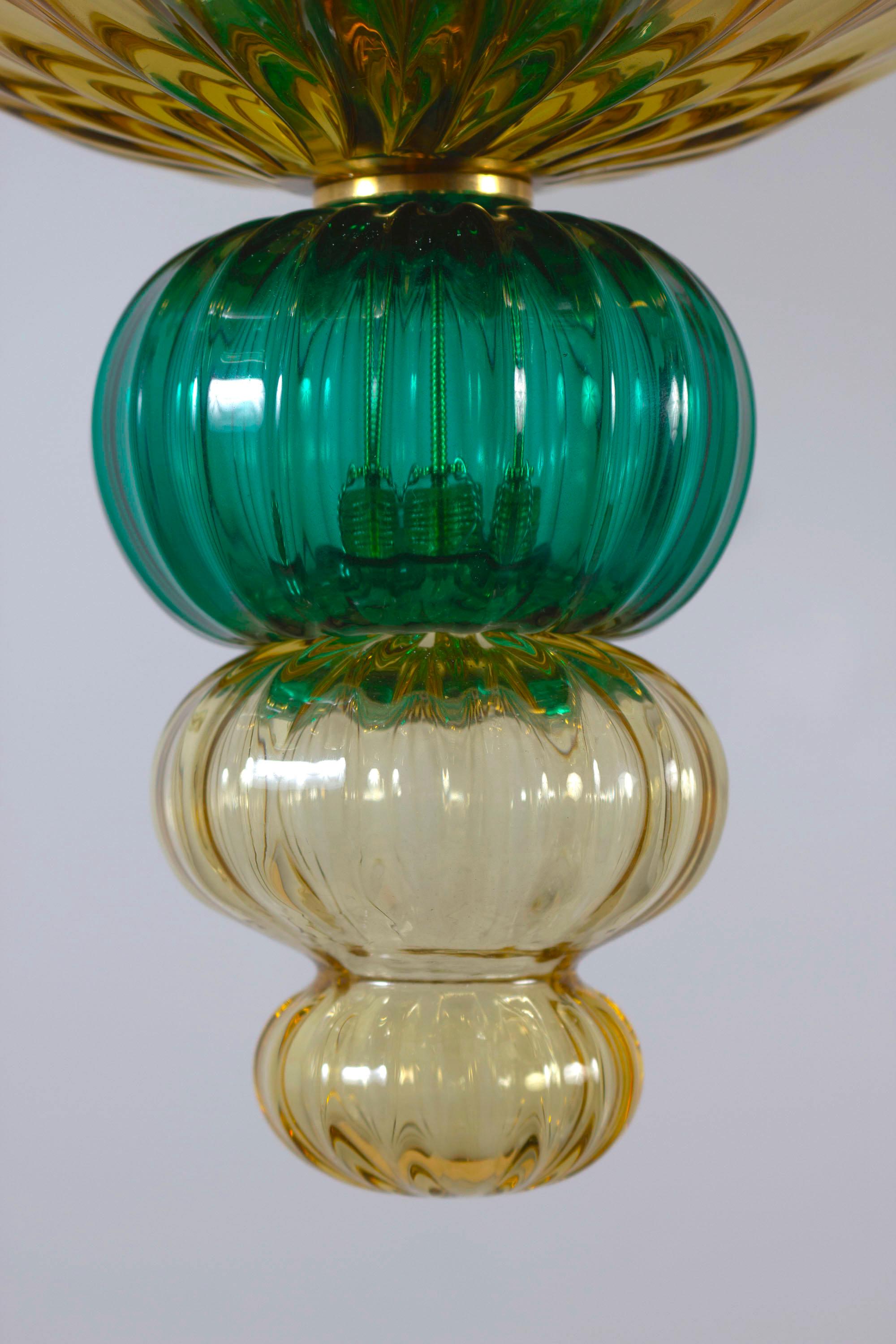 Metà XX secolo Lampadario Ambra e Smeraldo in vetro soffiato a mano, attribuito a Venini, circa anni '70 in vendita