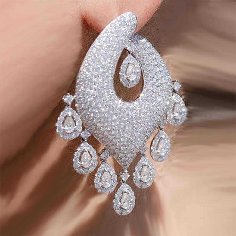 14,01 Karat Diamant-Kronleuchter-Ohrhänger aus Weißgold (Zeitgenössisch) im Angebot