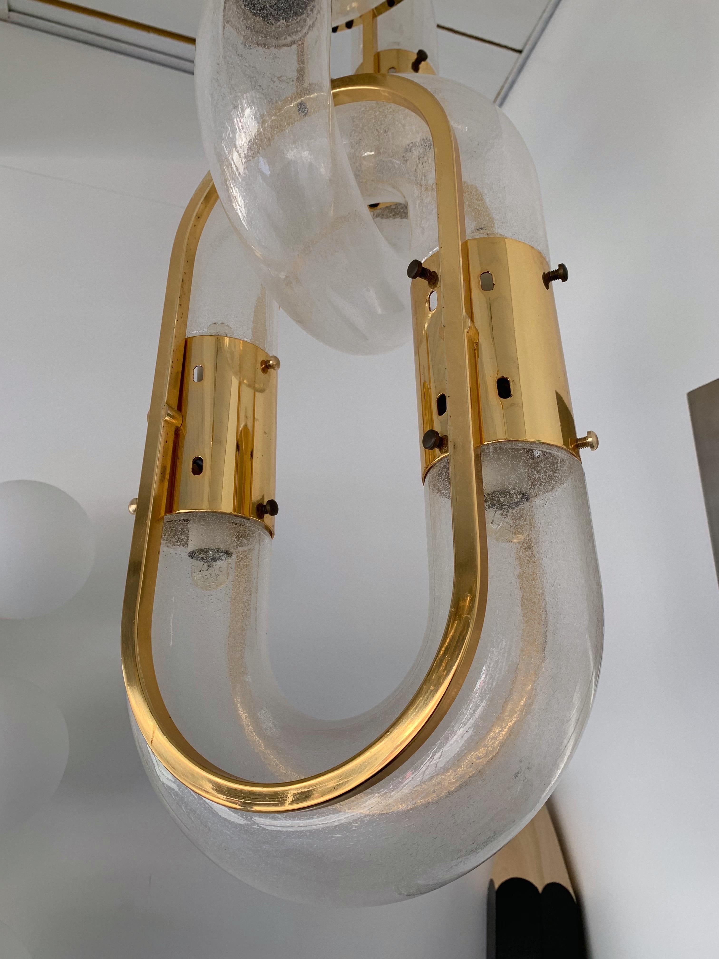 Rare brass version of Aldo Nason chain chandelier ceiling pendant light model for the manufacture Mazzega in Murano. Blown bubble glass. Famous manufacture like Venini, Vistosi, La Murrina, Seguso, Carlo Nason.