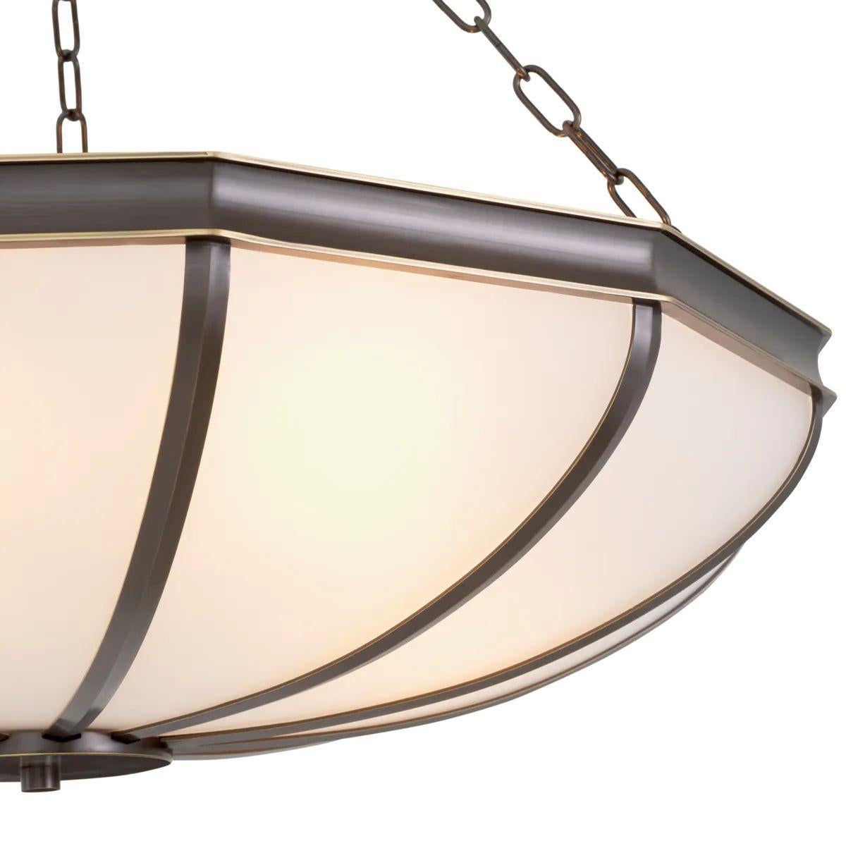 Lampadario - Finitura bronzo con vetro bianco in vendita 1