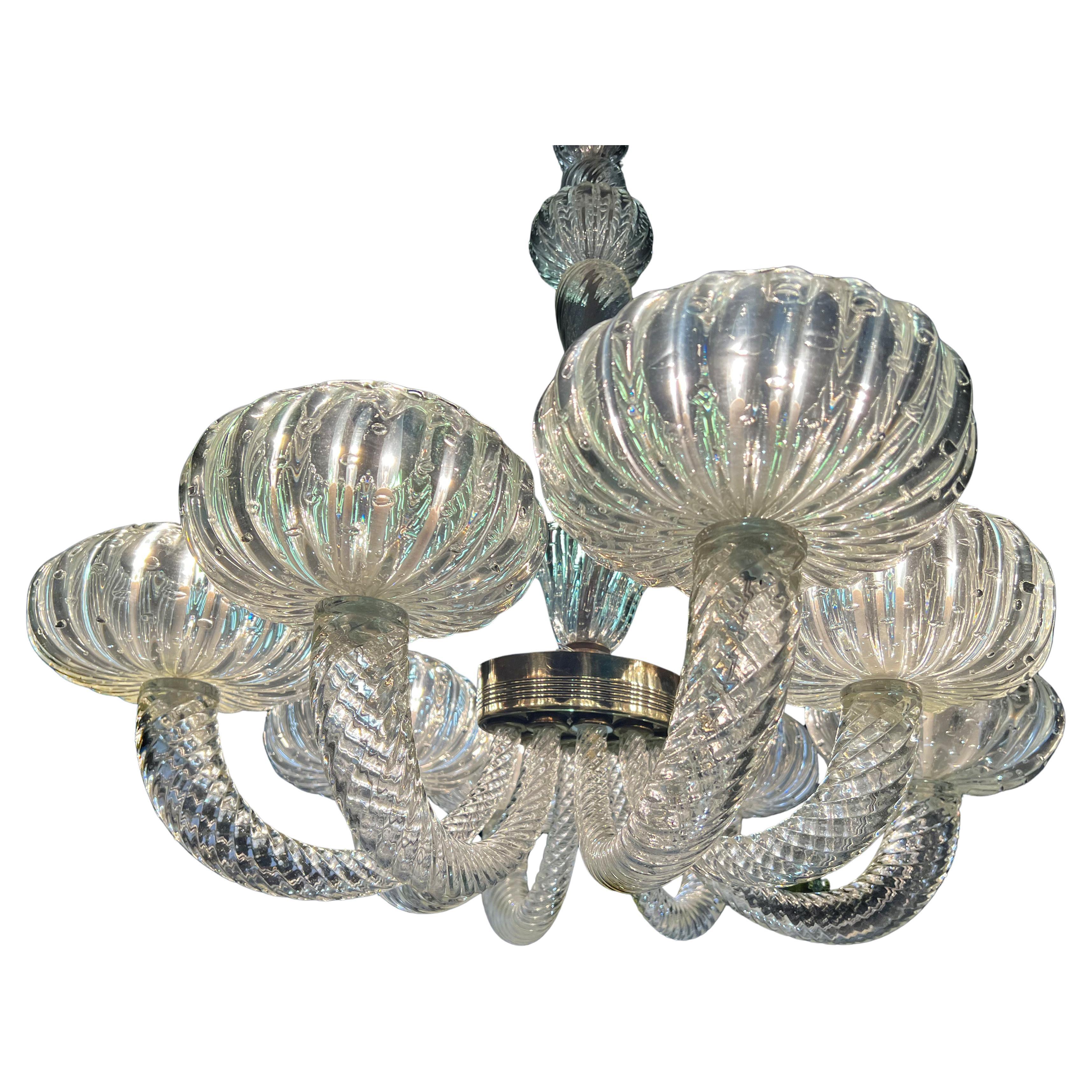 Extraordinaire lustre à 8 coupes de la célèbre verrerie d'art de Murano. De la collection personnelle du Baron Von Planta.