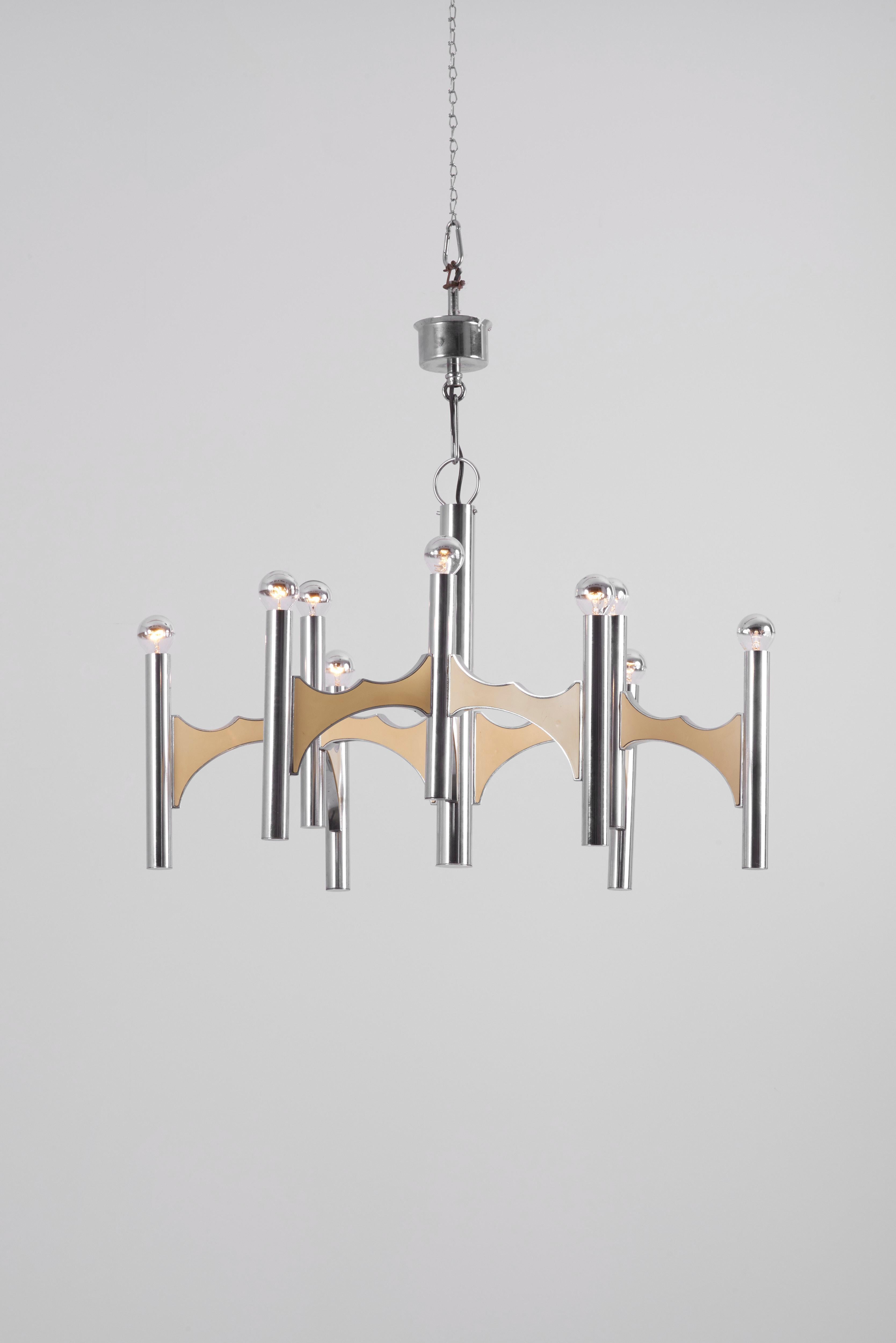Chandelier in chrome with beige lacquer designed by Gaetano Sciolari.

9 x E14 sockets.

Please note: Lamp should be fitted professionally in accordance to local requirements.
