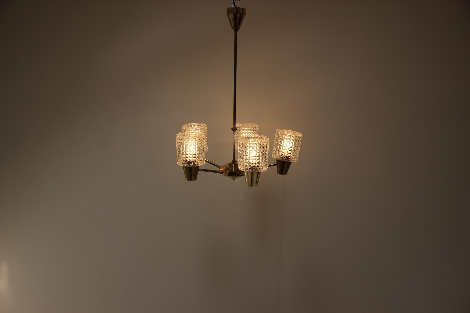 Mid-Century moderno Lampadario di Kamenicky Senov, anni '70, Cecoslovacchia in vendita