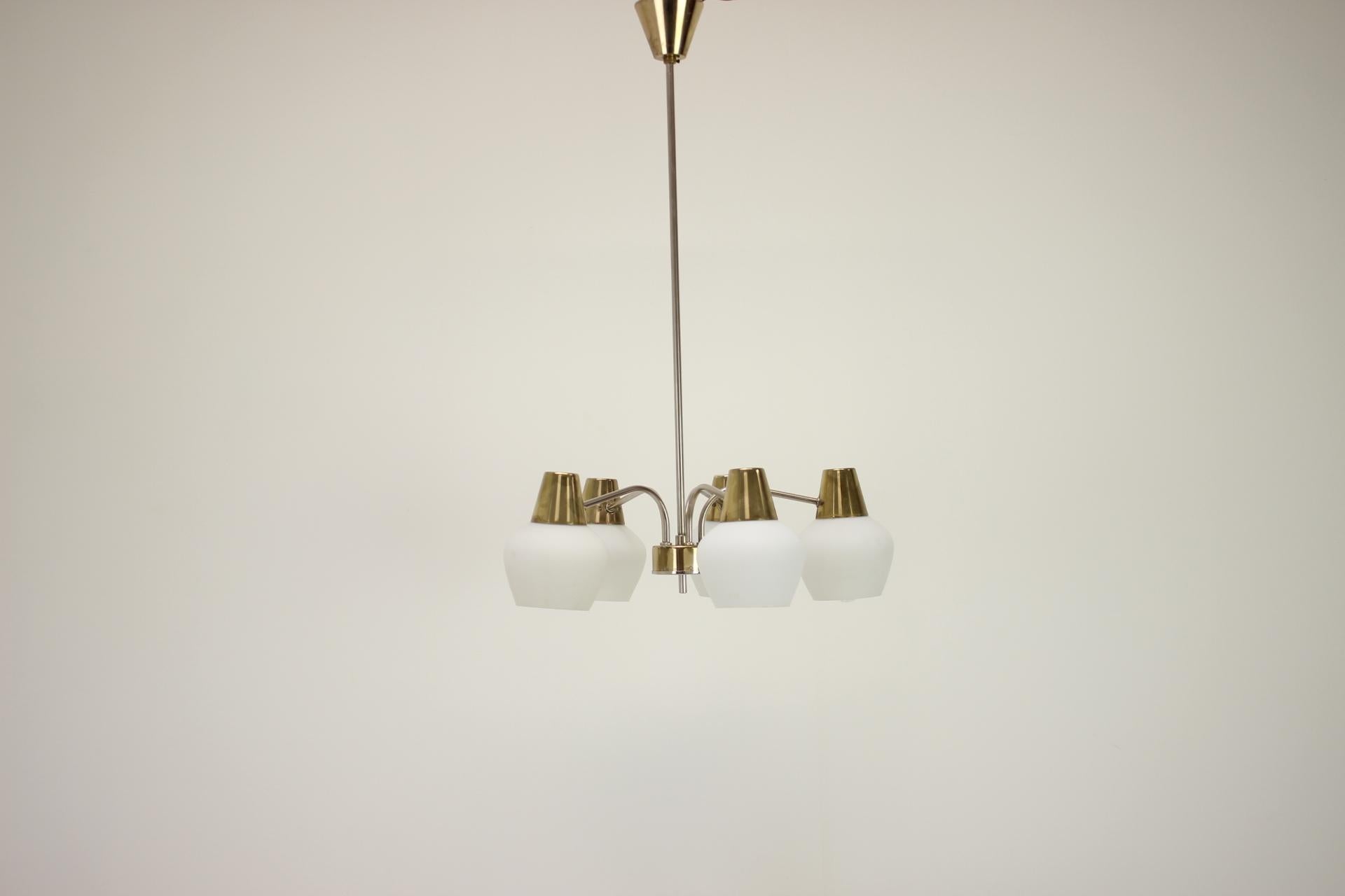Mid-Century moderno Lampadario di Kamenicky Senov, anni '70, Cecoslovacchia in vendita