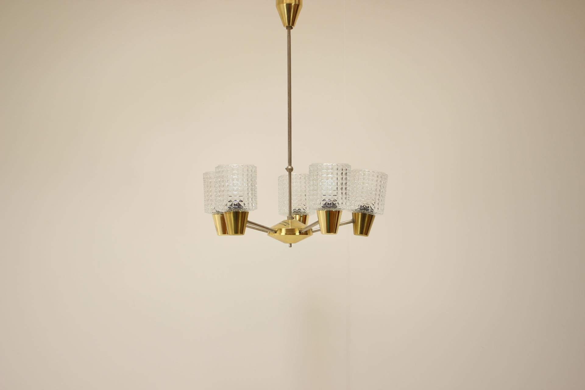 Lampadario di Kamenicky Senov, anni '70, Cecoslovacchia In condizioni buone in vendita a Praha, CZ