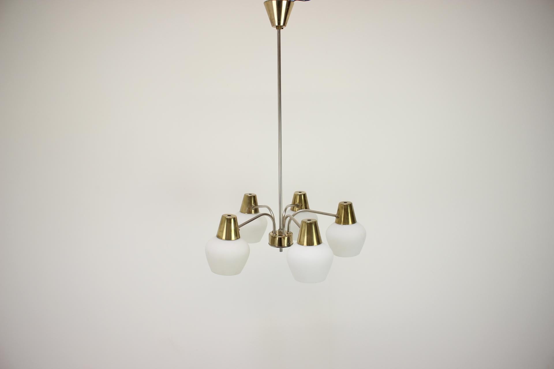 Lampadario di Kamenicky Senov, anni '70, Cecoslovacchia In condizioni buone in vendita a Praha, CZ