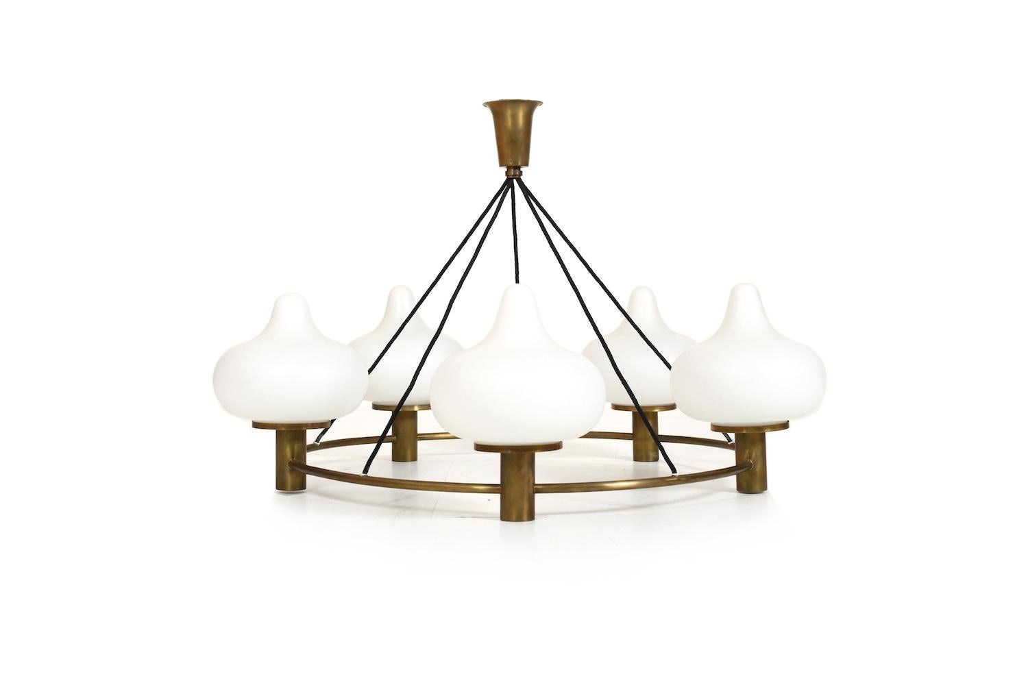Chandelier / crown by Mogens Hammer & Henning Moldenhawer for Louis Poulsen Denmark 1950s. Made in brass and opaline glass. All in original condition. Brass not polished, we preefer the original condition.

We have also the matching wall lamps