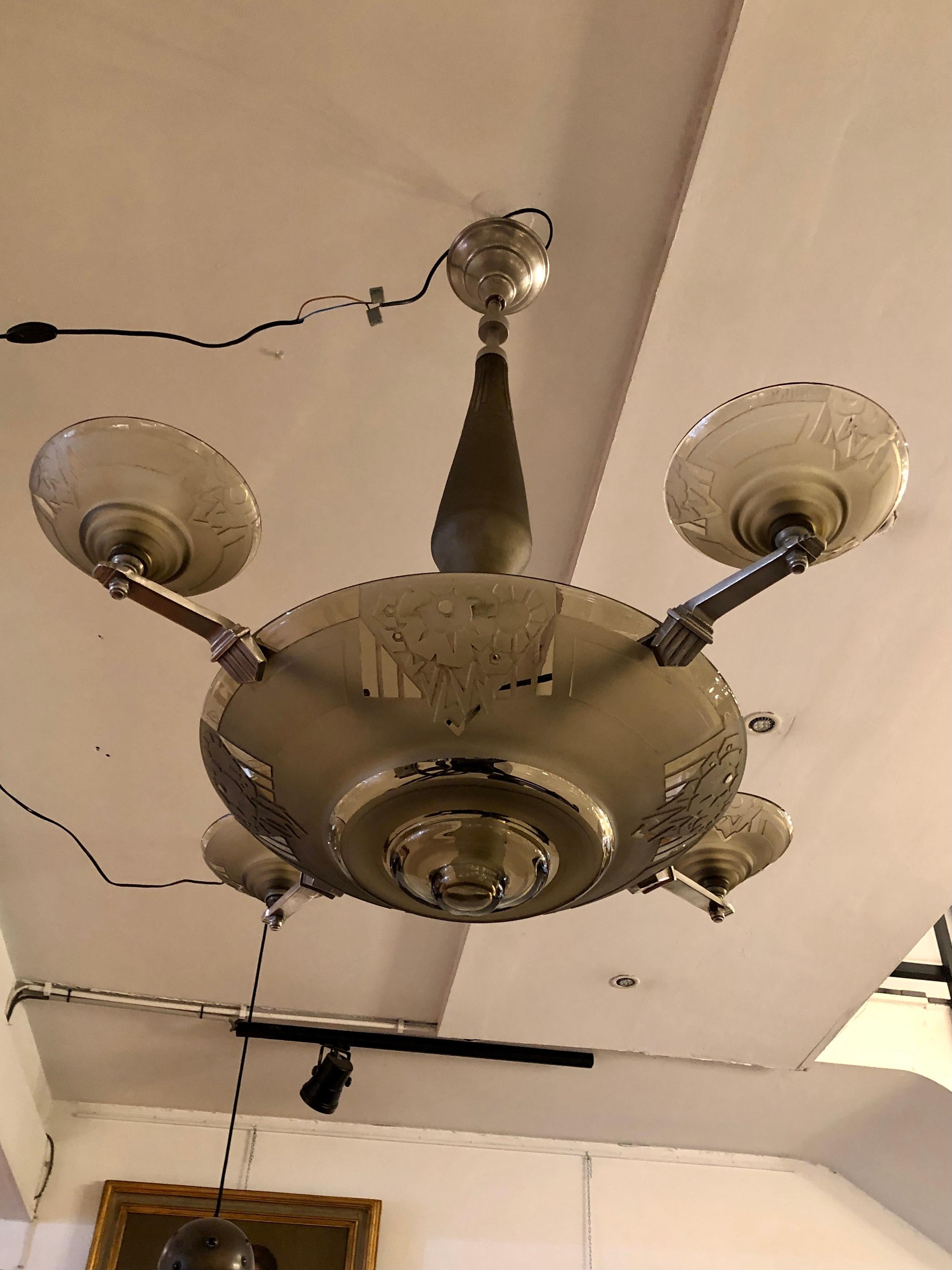 Very unusual chandelier by Muller Frères, signed, in acid free glass, circa 1930 Art Deco, in perfect and original condition. new rewired.