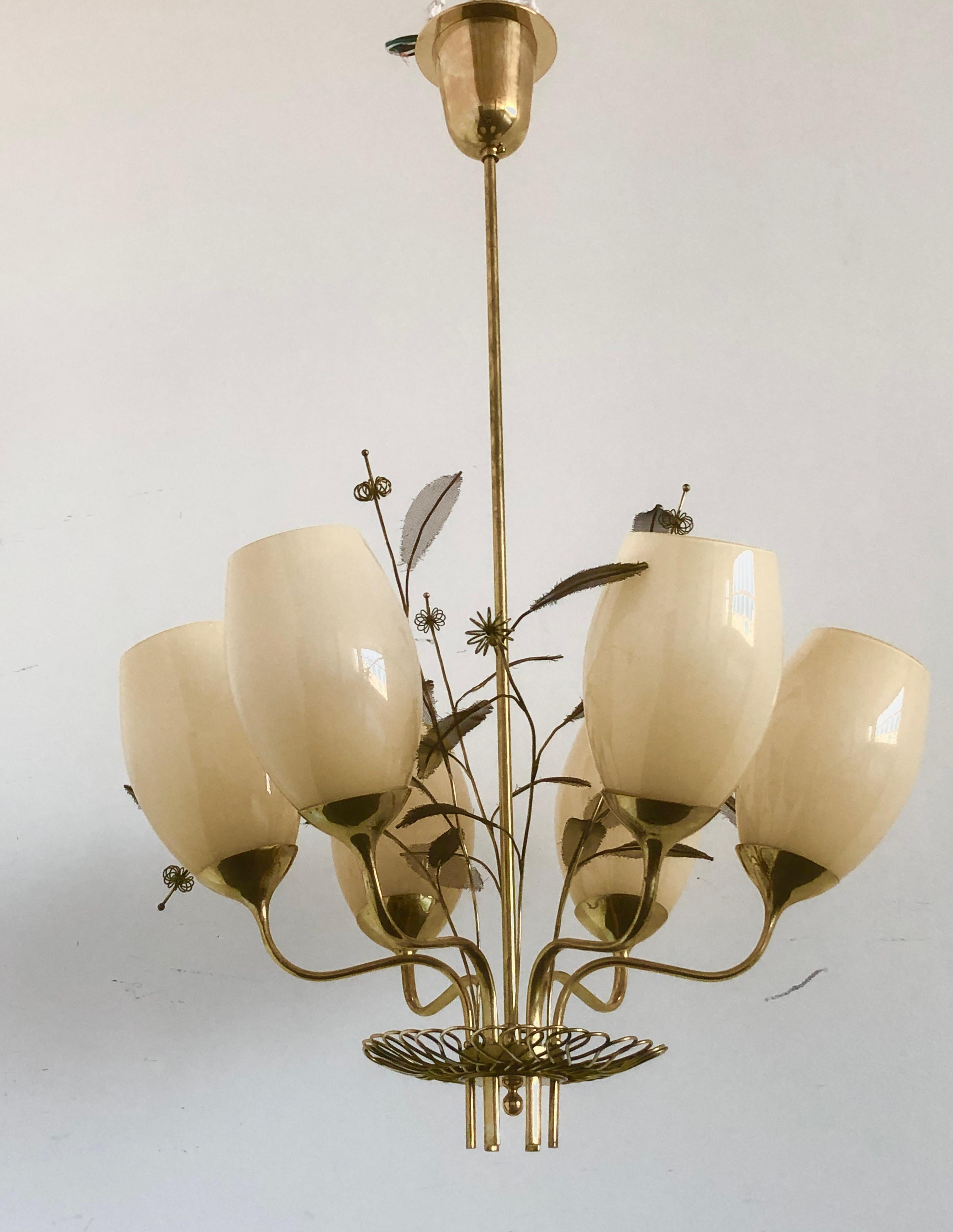 Six lights chandelier designed by Paavo Tynell for Taito Oy, model 9020/6.
Circa 1950th. Stamped by manufacturer. Hand blown glass shades later made.
Newly rewired.