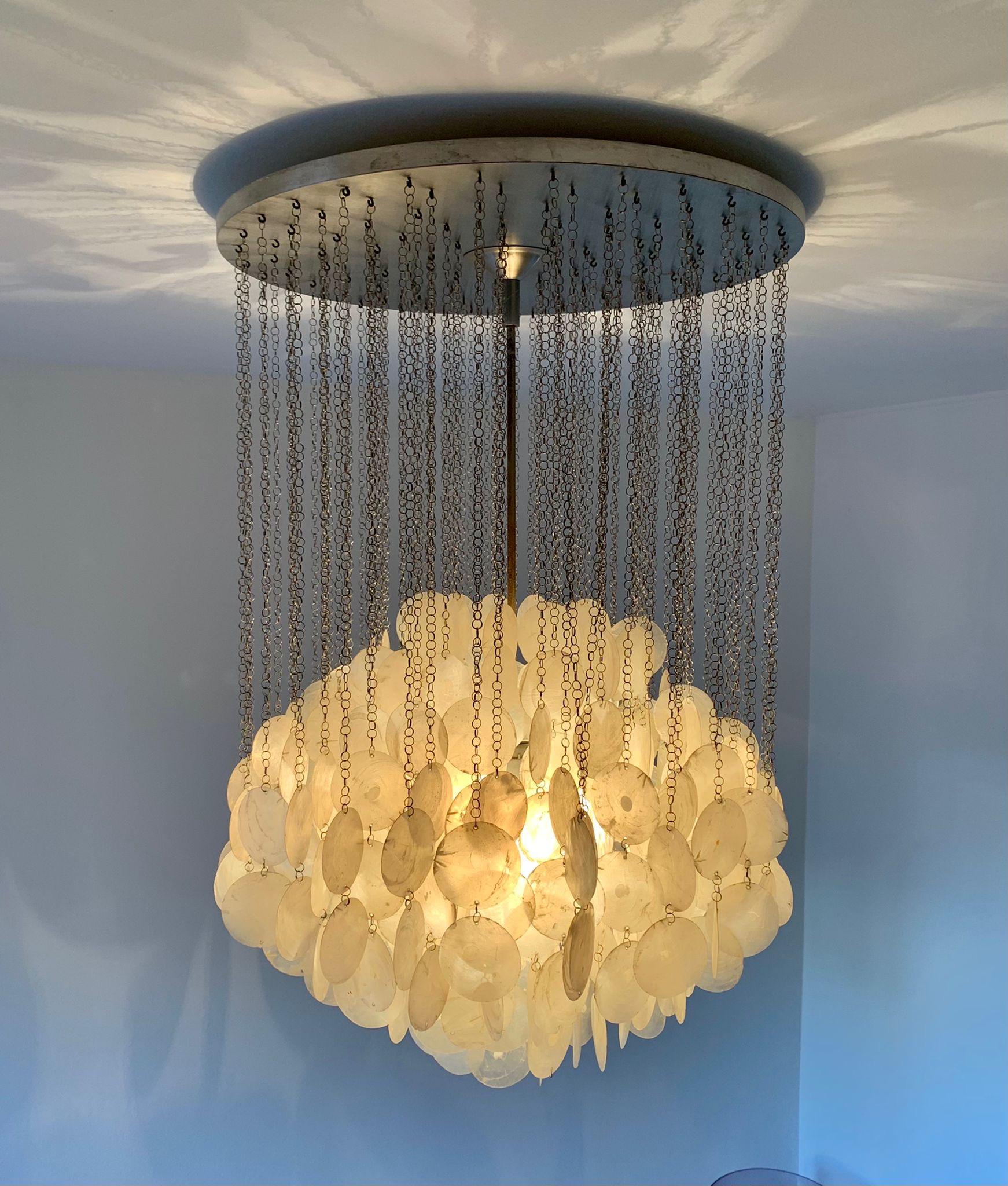 Chandelier by Verner Panton manufactured by J. Luber, denmark,  1960s 
chrome-plated steel chandelier with mother-of-pearl decoration by Verner Panton produced by J. Luber in the 1970s

Good condition, slight wear from time. 

Measurements : 55 x 90