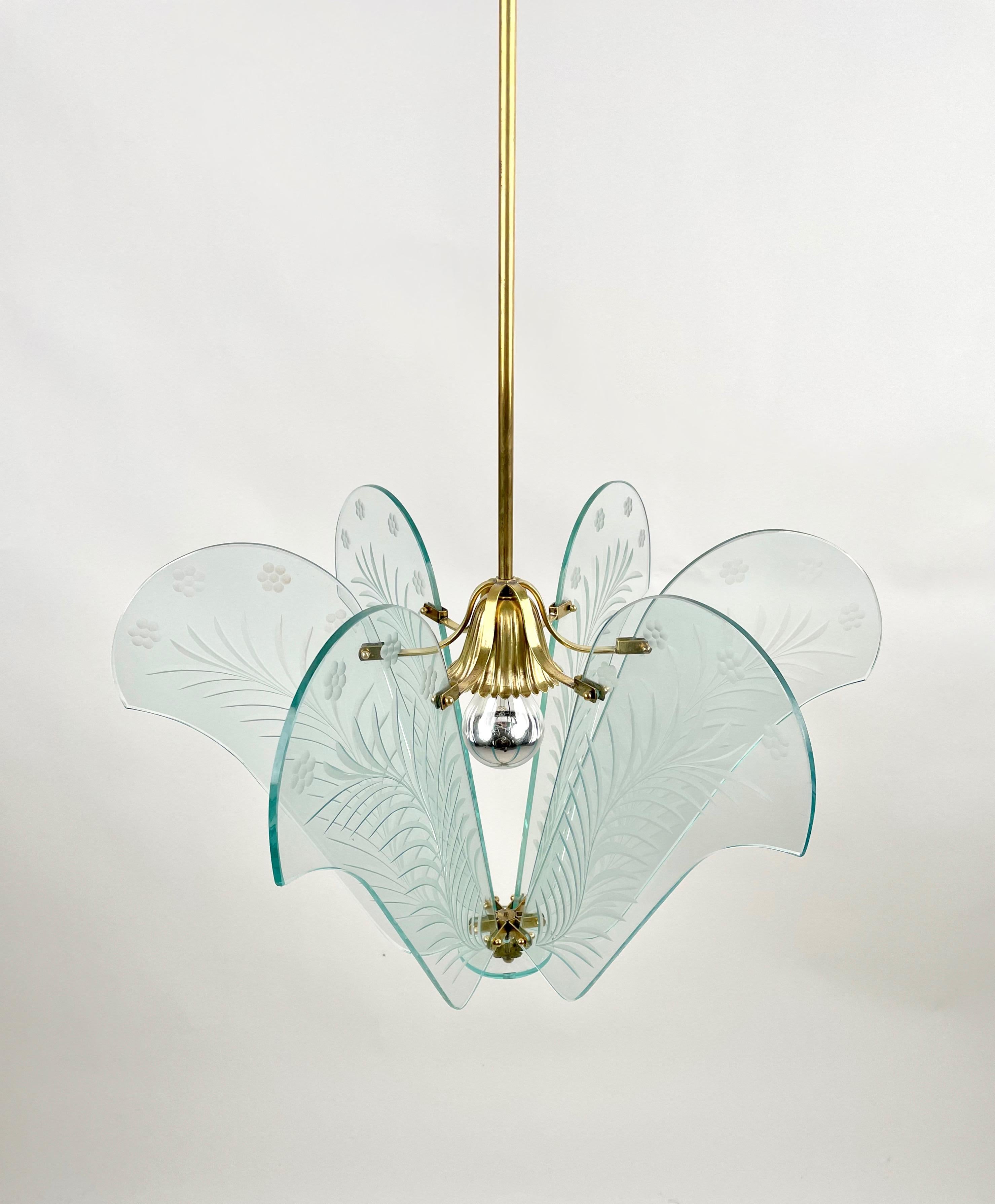 Chandelier Carved Glass and Brass Fontana Arte Style, Italy, 1950s In Good Condition For Sale In Rome, IT