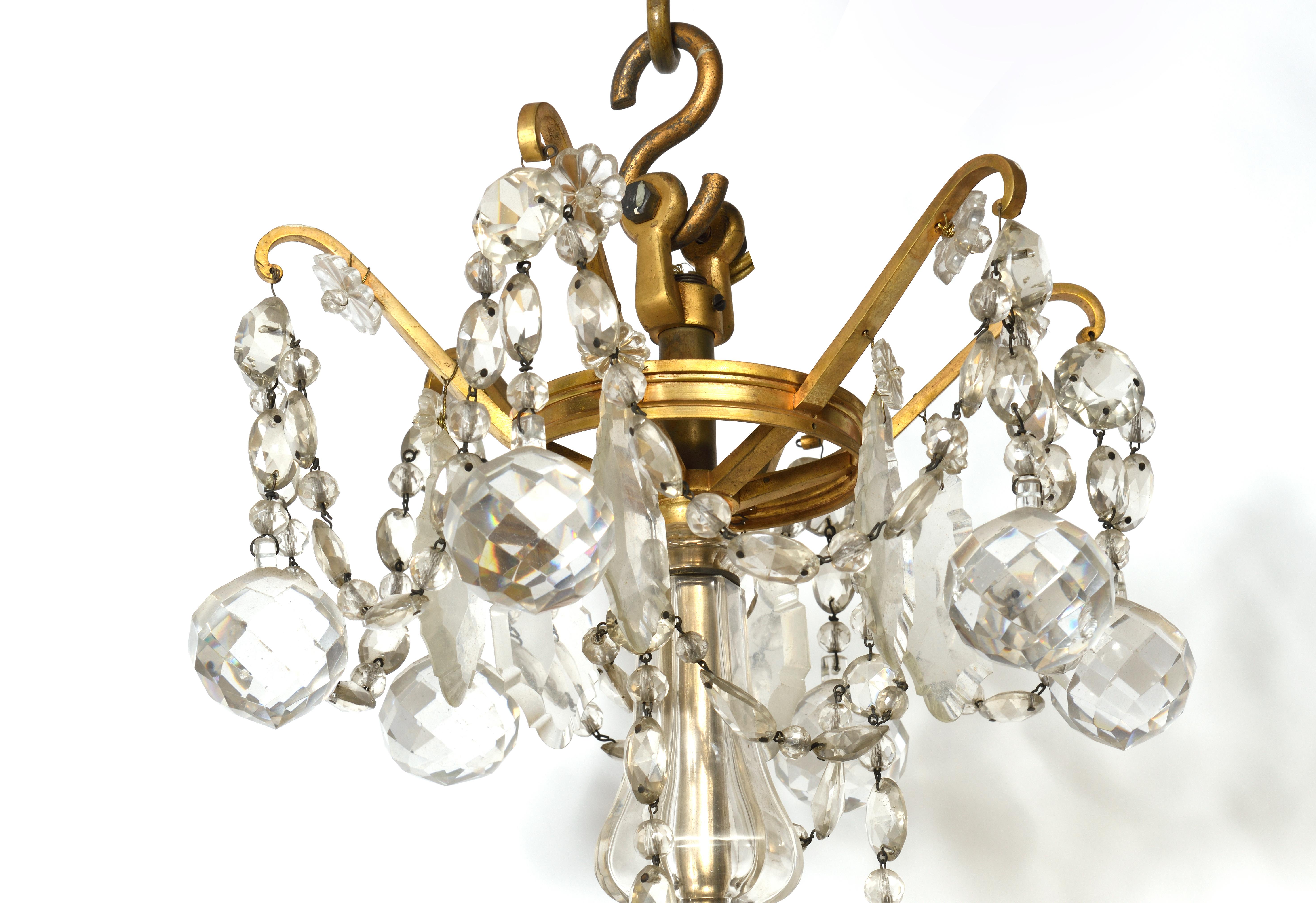 Top quality of chandelier in bronze and crystal Baccarat, this chandelier is very elegant and it can find a place in any room, any style of home because quality always find a place for decoration.