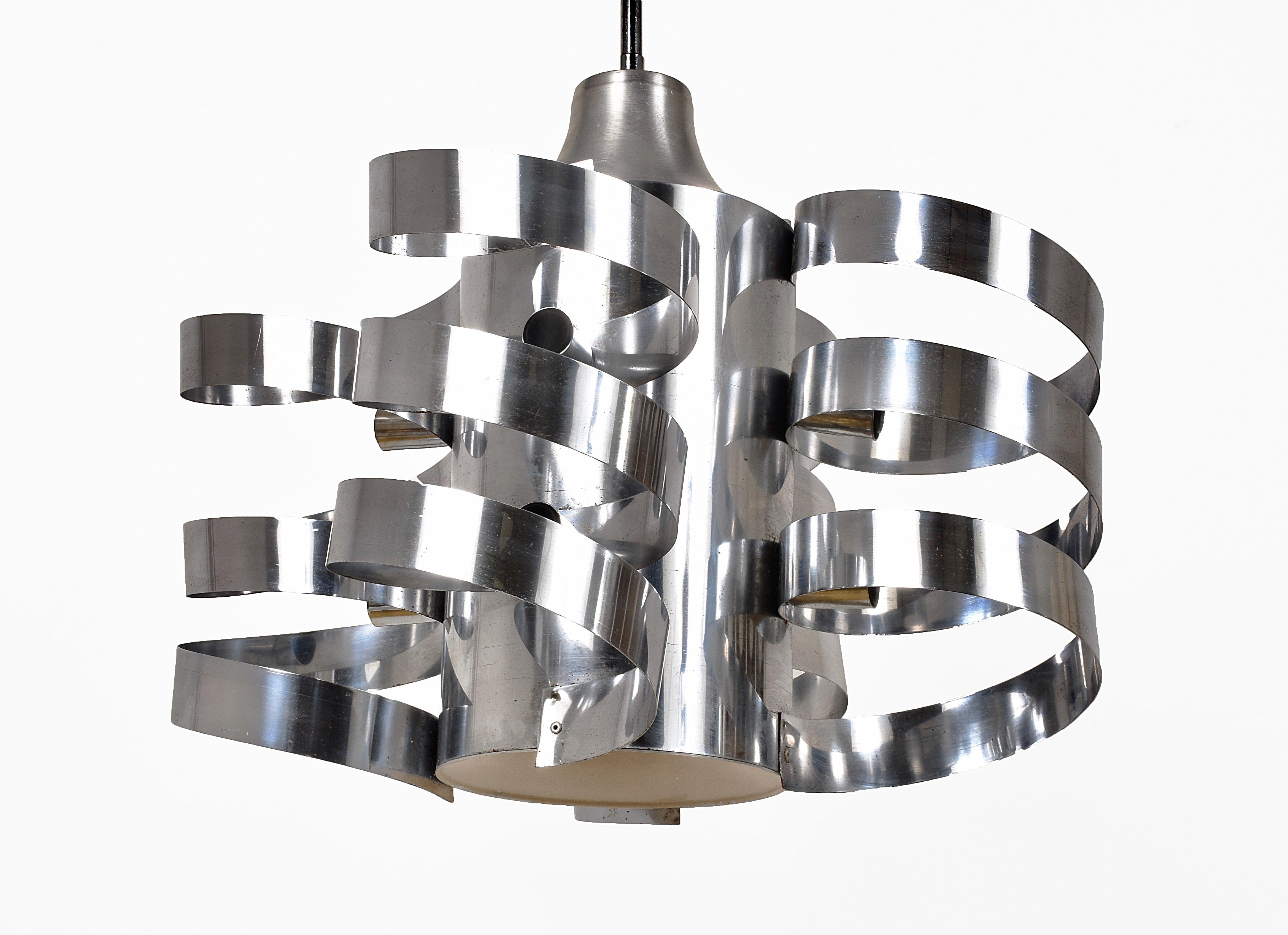 Lampadario Cyclone, in acciaio cromato e alluminio. Pendente a otto luci. Attribuito a Max Sauze per Sciolari.