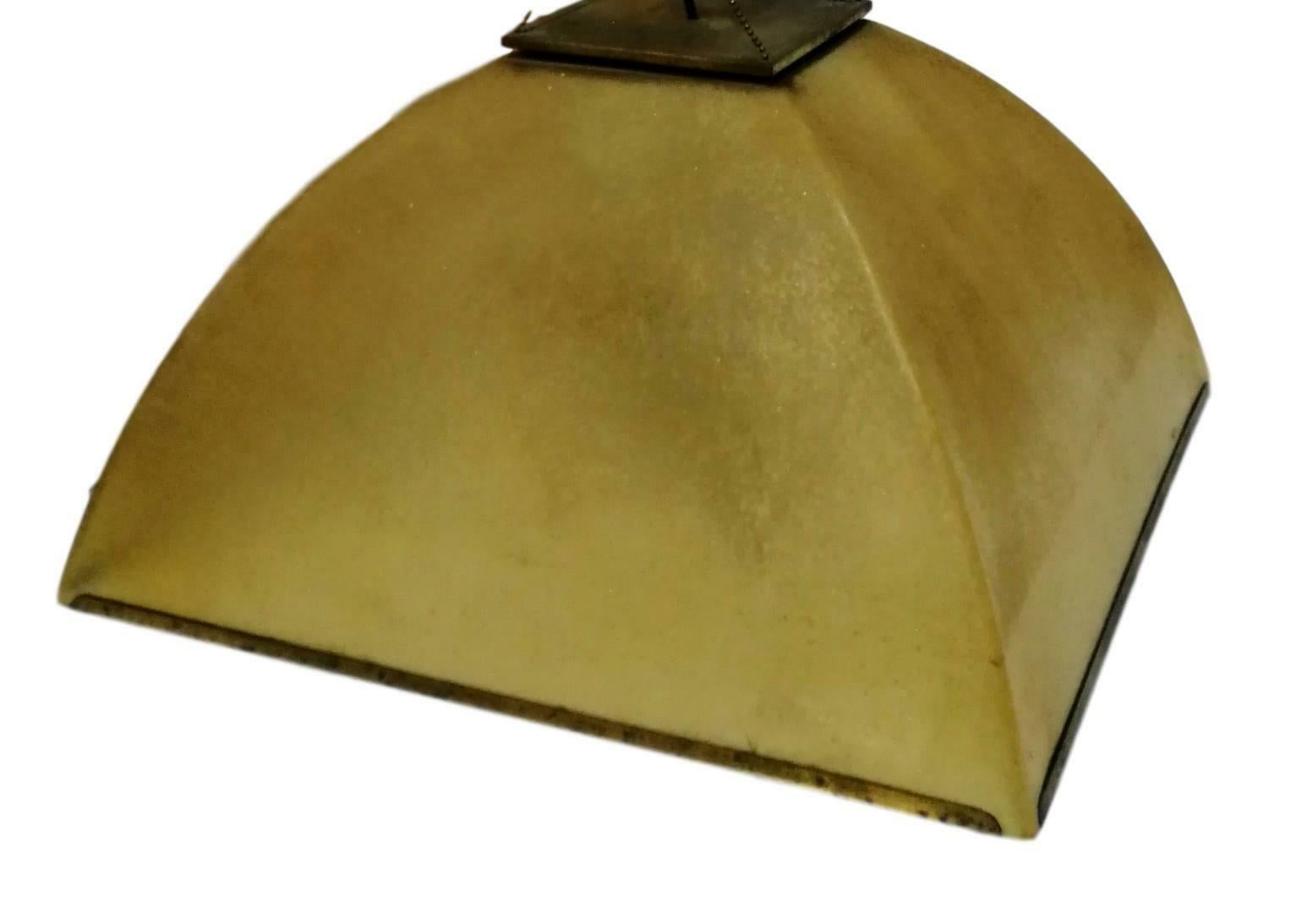suspension lamp produced by Lamperti from the 1970s designed by Salvatore Gregorietti

made of the usual fiberglass material, with brass details, it has a large diffuser, with a square dome shape, connected to the upper part by means of chains