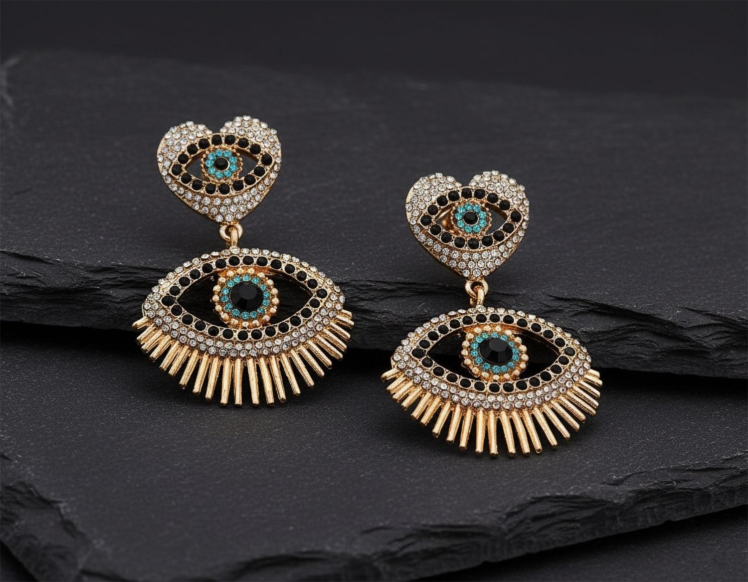 Pendants d'oreilles chandelier en or jaune 14 carats avec diamants Neuf - En vente à Los Angeles, CA