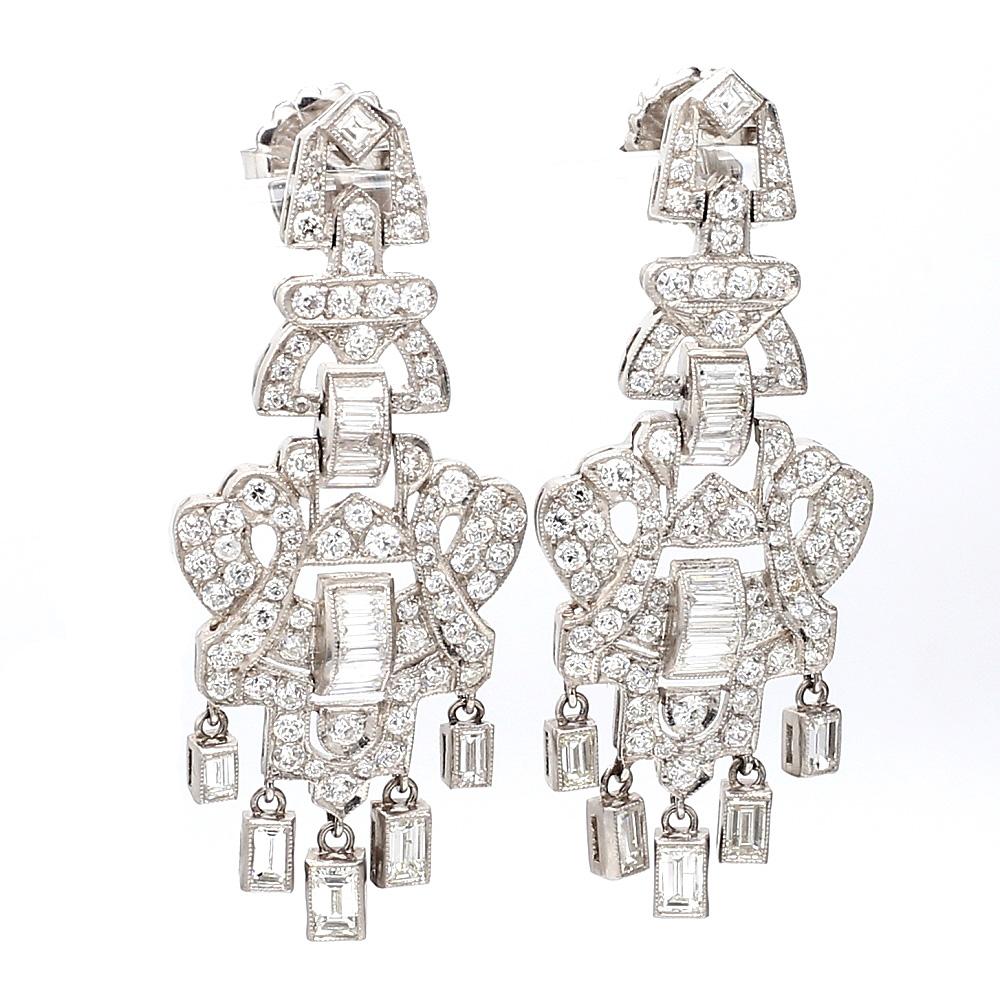 Boucles d'oreilles chandelier en diamant et platine Pour femmes en vente