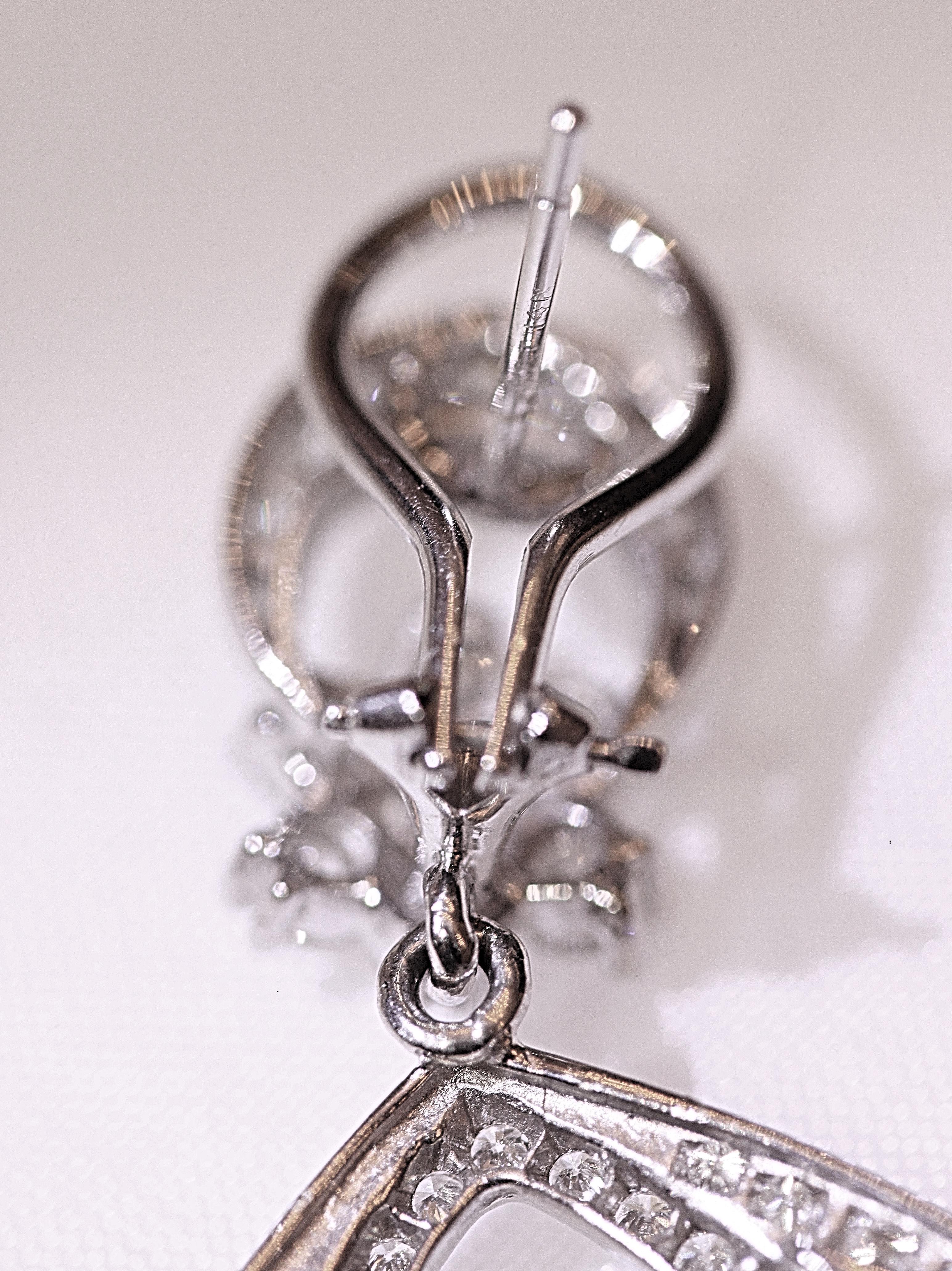 Chandelier Diamond Earrings 18 Karat White Gold In Fair Condition In Melbourne, FL