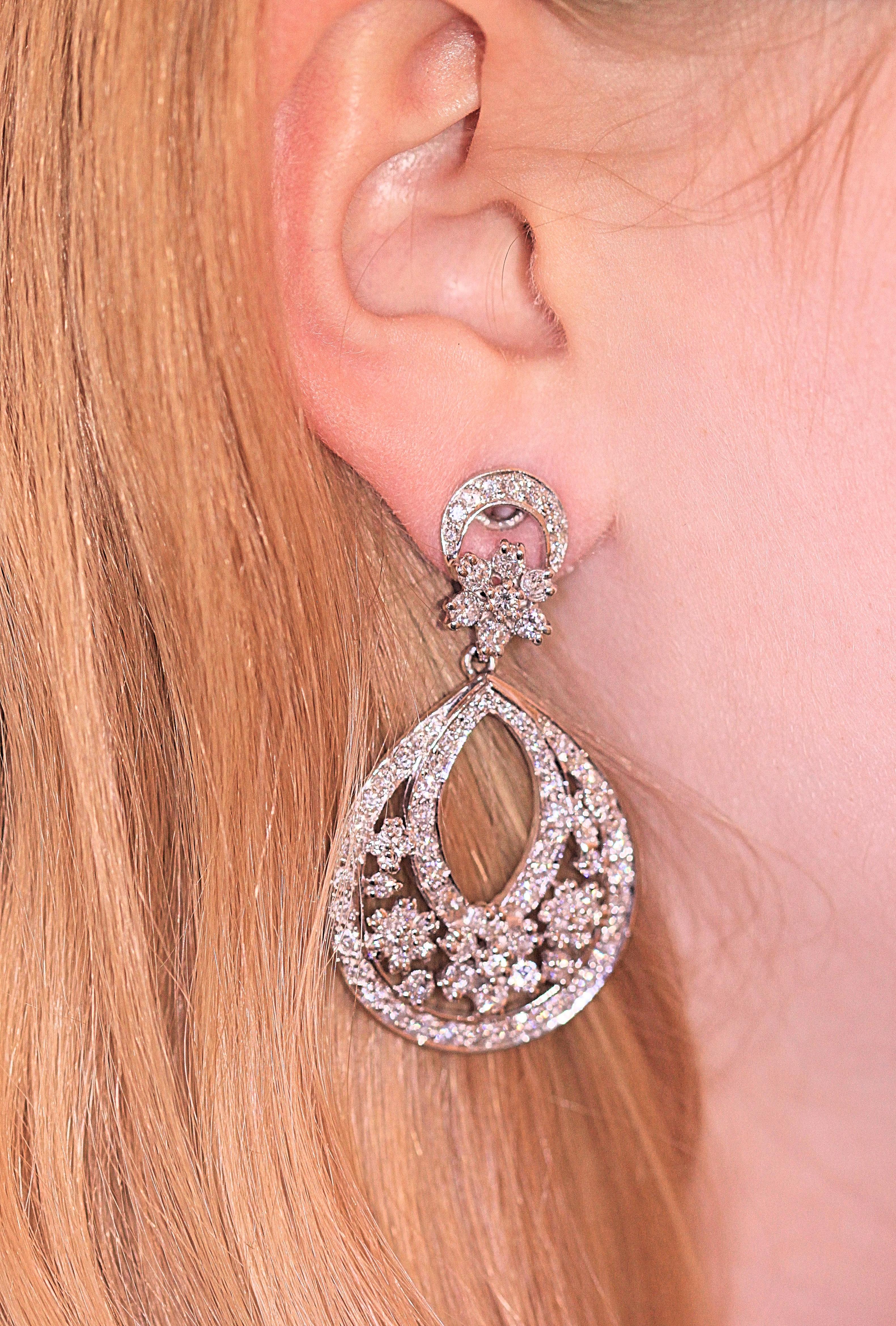 Chandelier Diamond Earrings 18 Karat White Gold 2