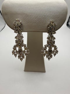 Pendientes de diamantes en forma de araña Pendientes de oro de 18 KT estilo reina