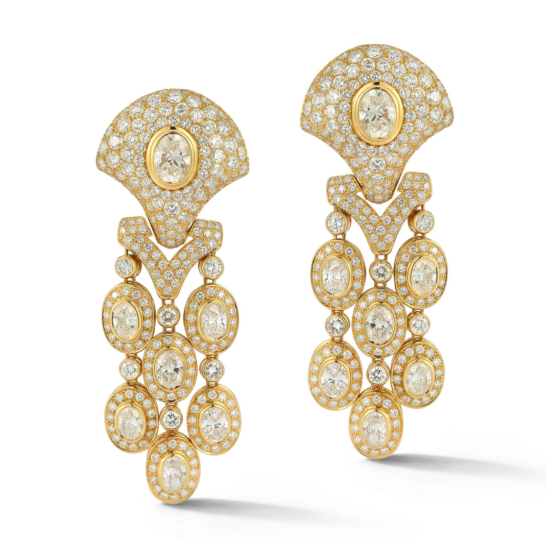 Diamond Chandelier  Earrings by Tabbah

Set Oval-shaped and round diamonds

 14 oval diamonds approximate weight of 7.50 carats, round for a total approximate weight of 10.00 carats. 
Total approximate weight of 17.50 carats

Measurements: 2.5