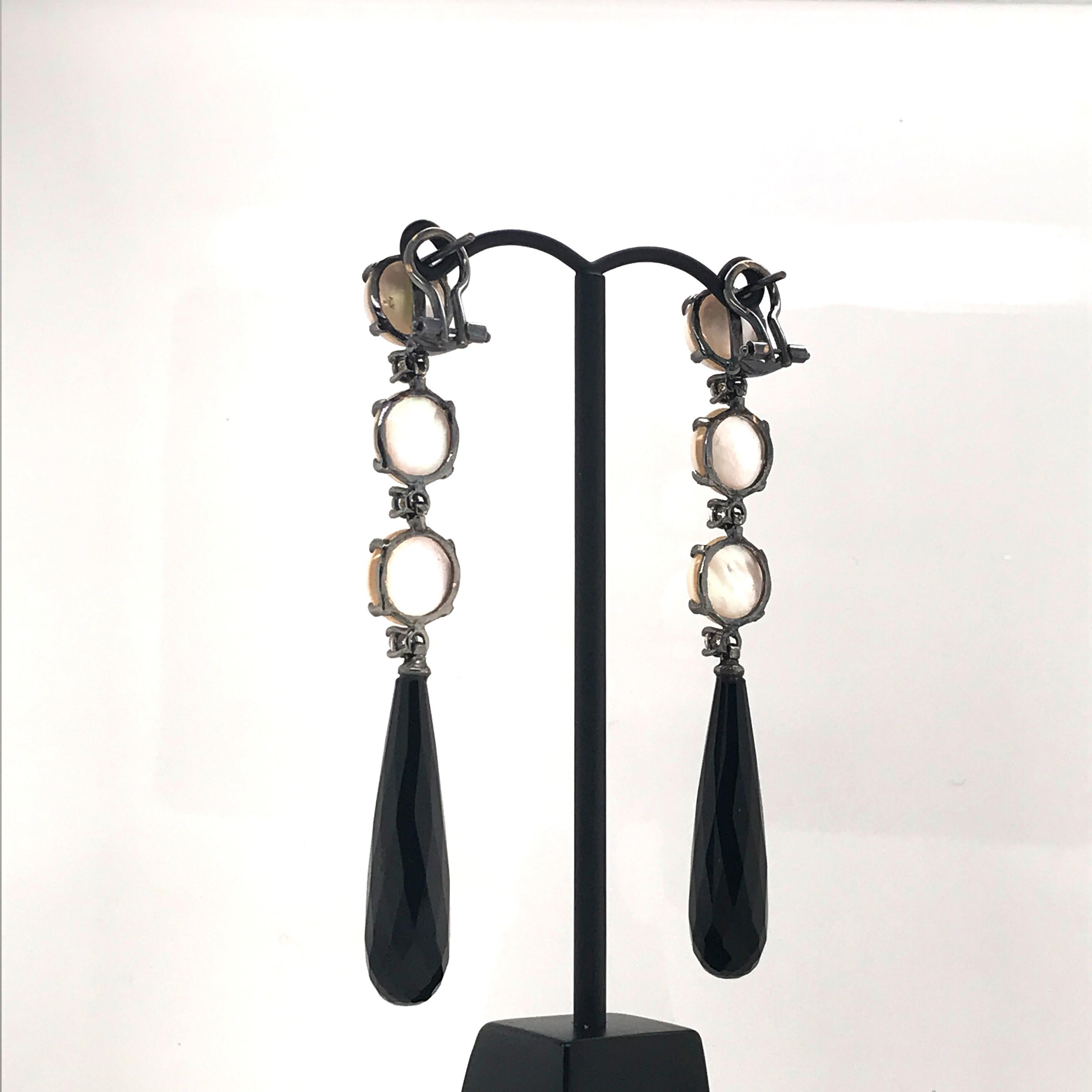 Contemporary Chandelier Earring Mabe South Sea Pearls Diamonds Agate Black Gold 18 Karat  For Sale