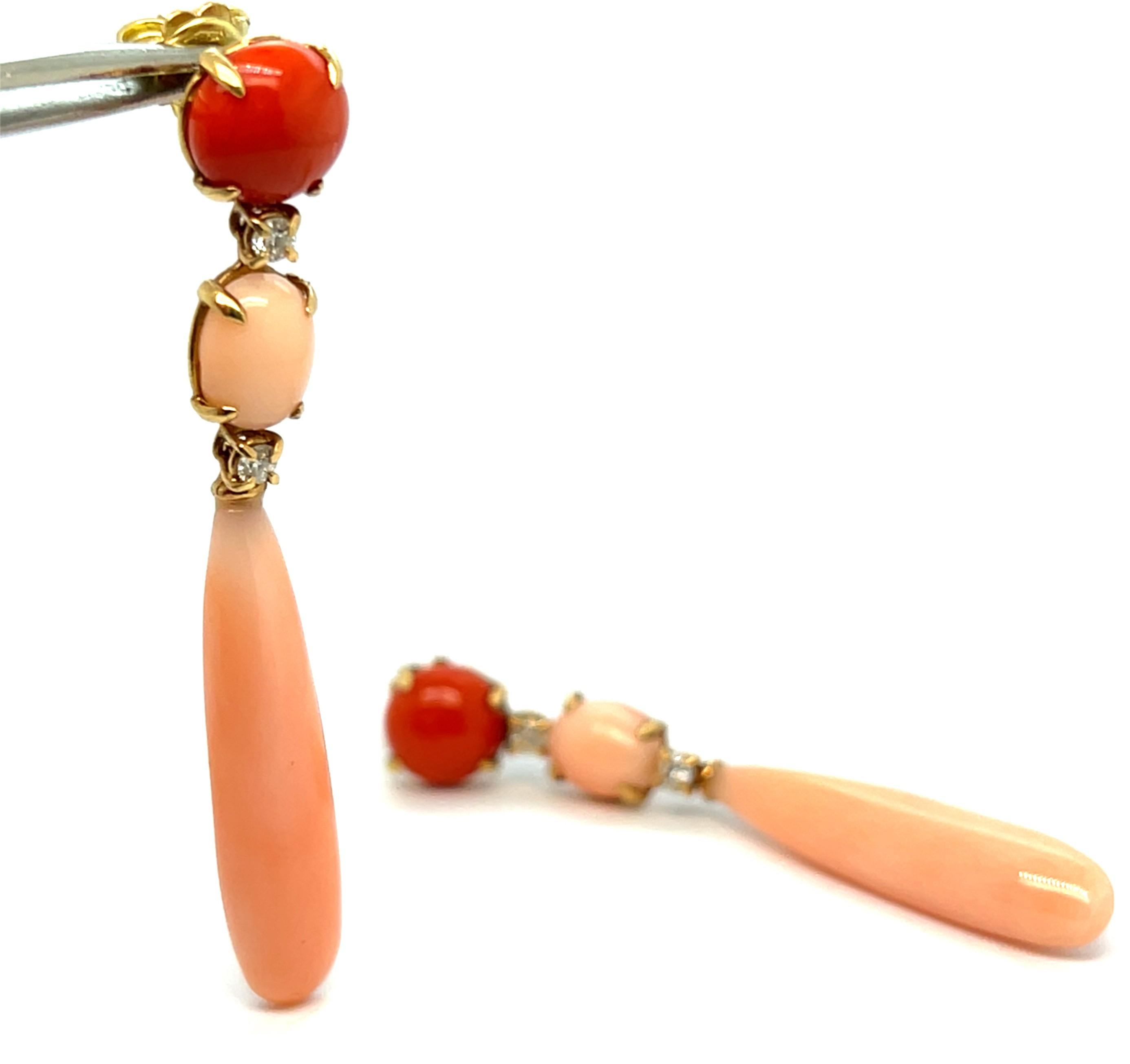 Taille brillant Boucles d'oreilles Chandelier Corail Blanc Diamants Or jaune 18 carats en vente