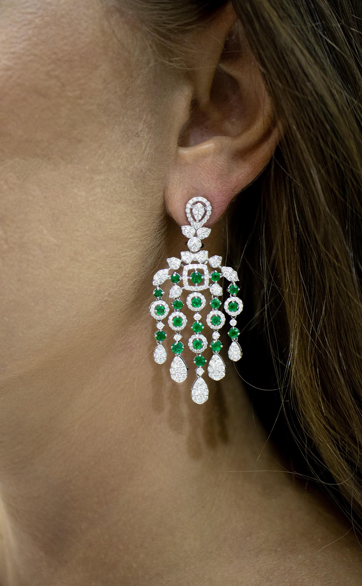 Round Cut Chandelier Earrings Emeralds 3.46 Carats and Diamonds 3.87 Carats For Sale