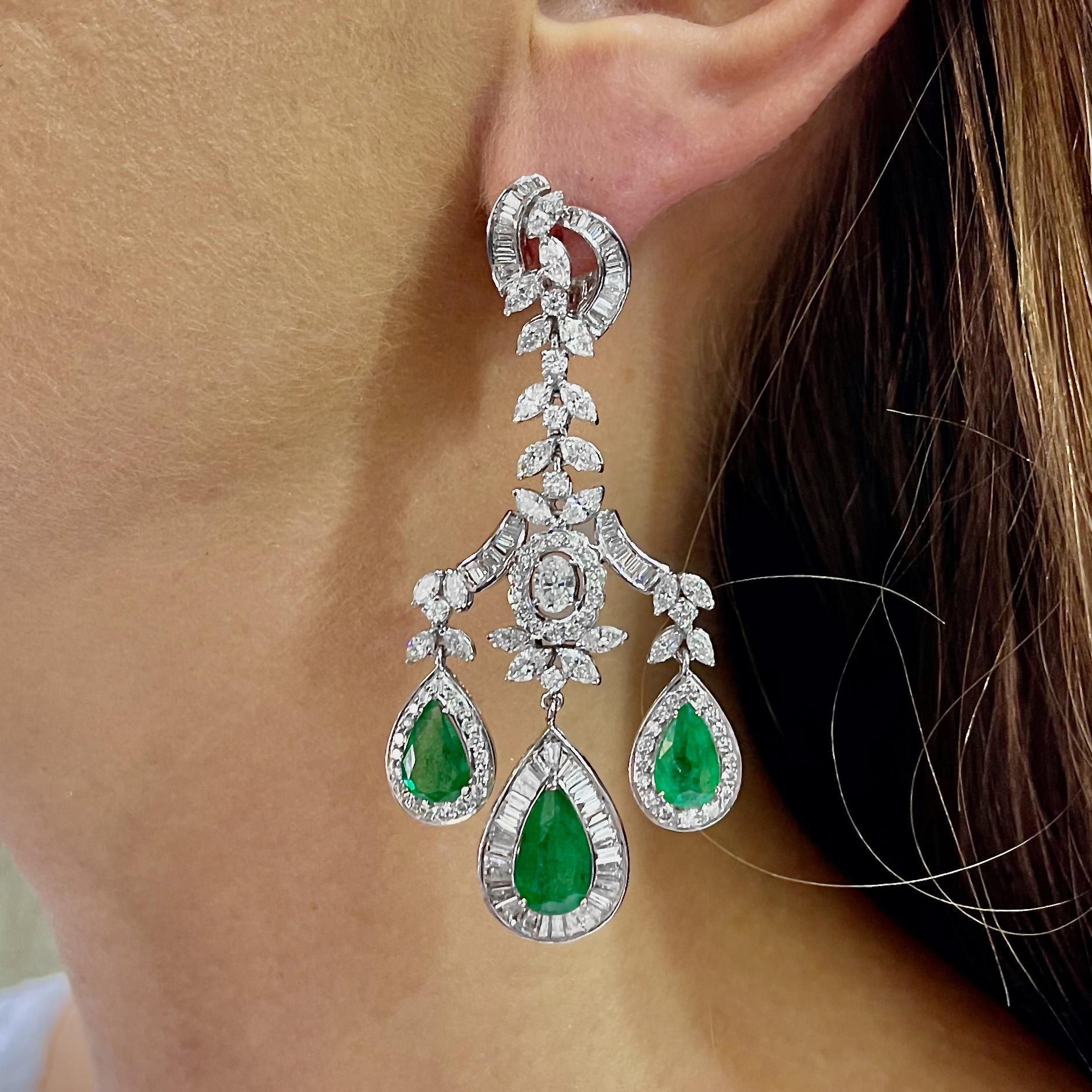 It comes with the Gemological Appraisal by GIA GG/AJP
All Gemstones are Natural
Emeralds = 8.45 Carats
Diamonds = 9.44 Carats
( Color: F-G, Clarity: VVS-VS )
Metal: 18K White Gold
Dimensions: 70 x 33 mm