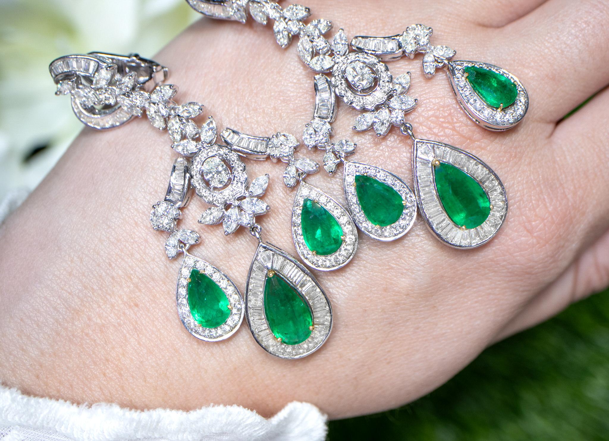 Pear Cut Important Emerald and Diamond Chandelier Earrings 17.89 Carats 18K Gold For Sale