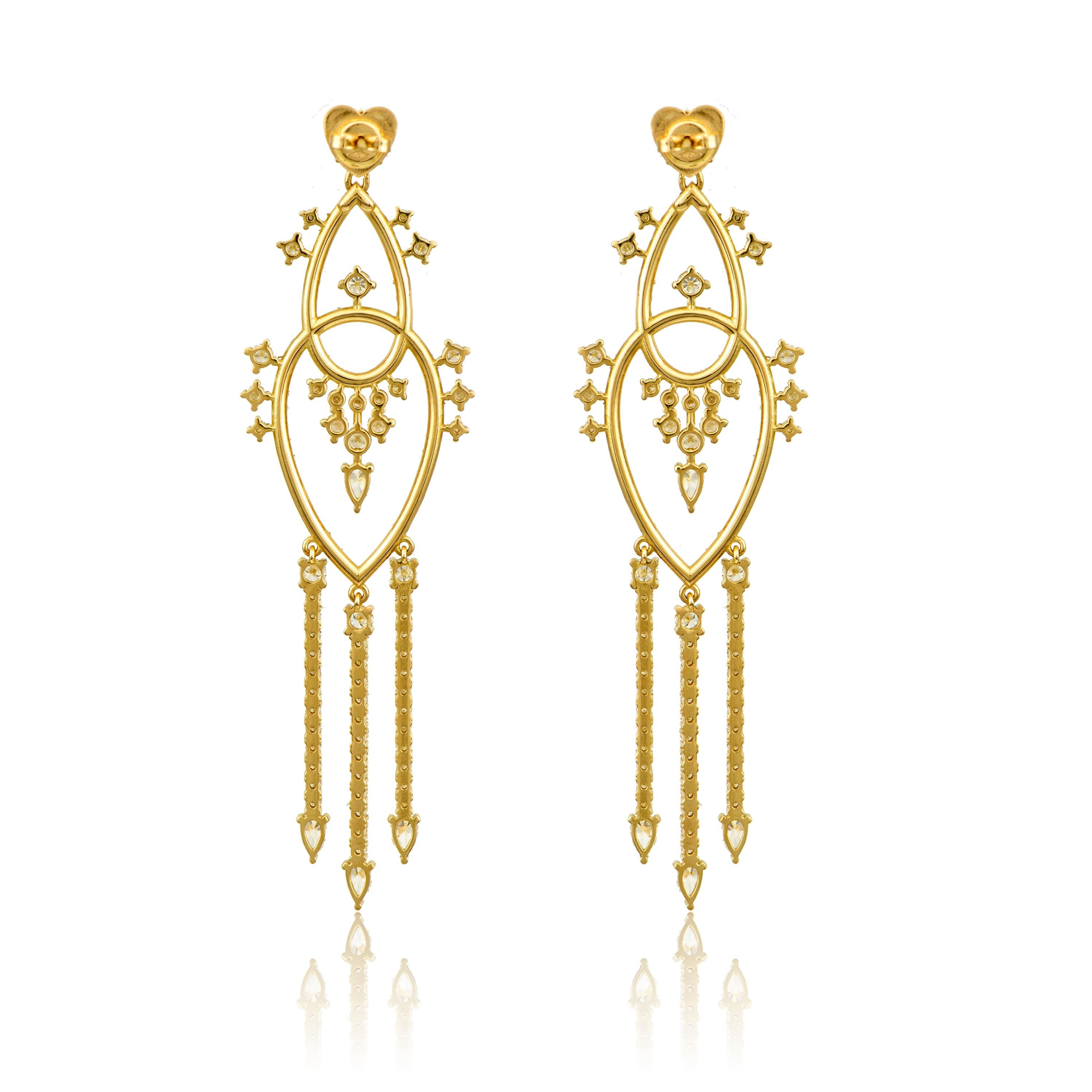 Contemporary Chandelier Earrings in 18 Karat Yellow Gold with Diamonds For Sale