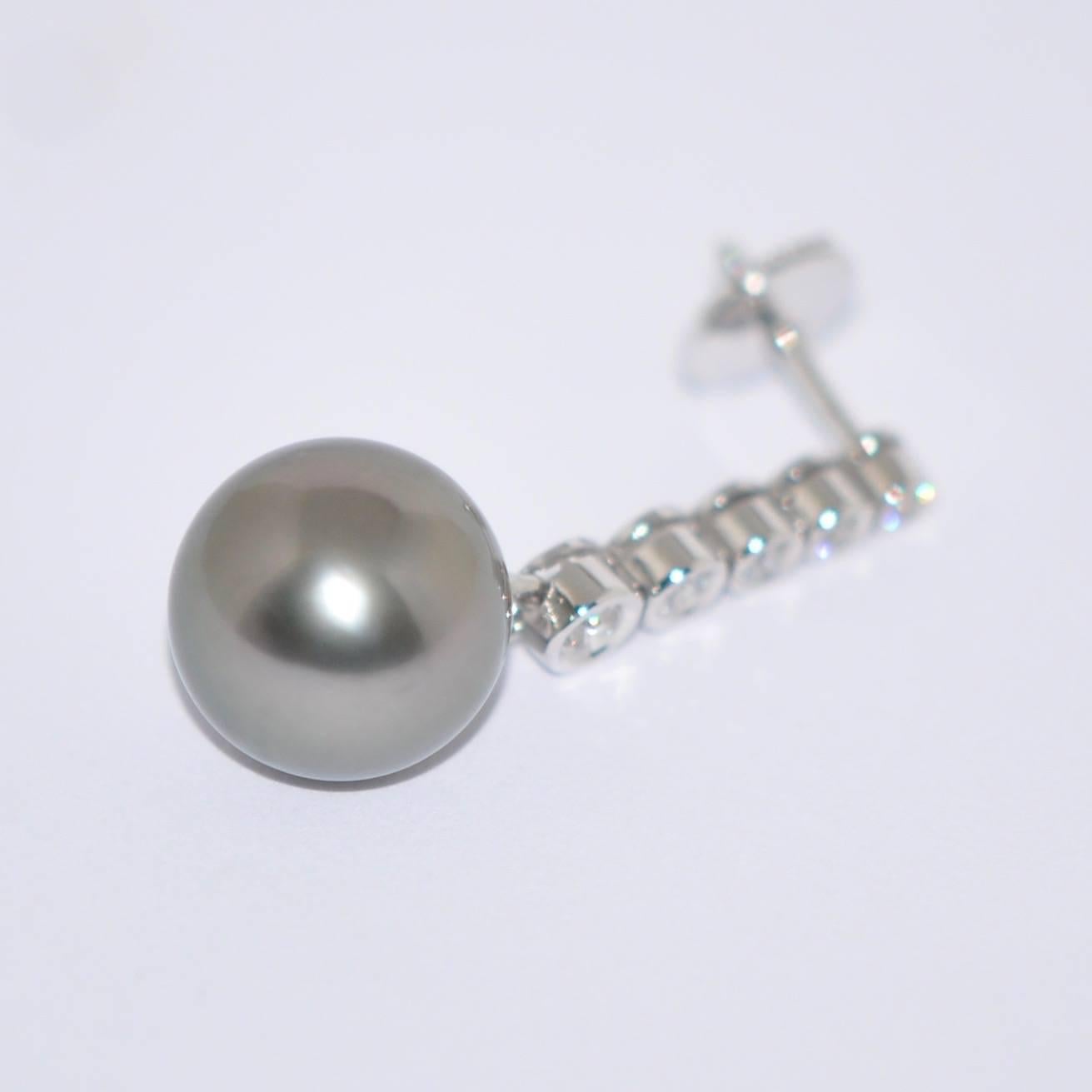 Single Cut Chandelier Earrings Tahiti Pearls 3.1 White Diamonds White Gold 18 Karat For Sale