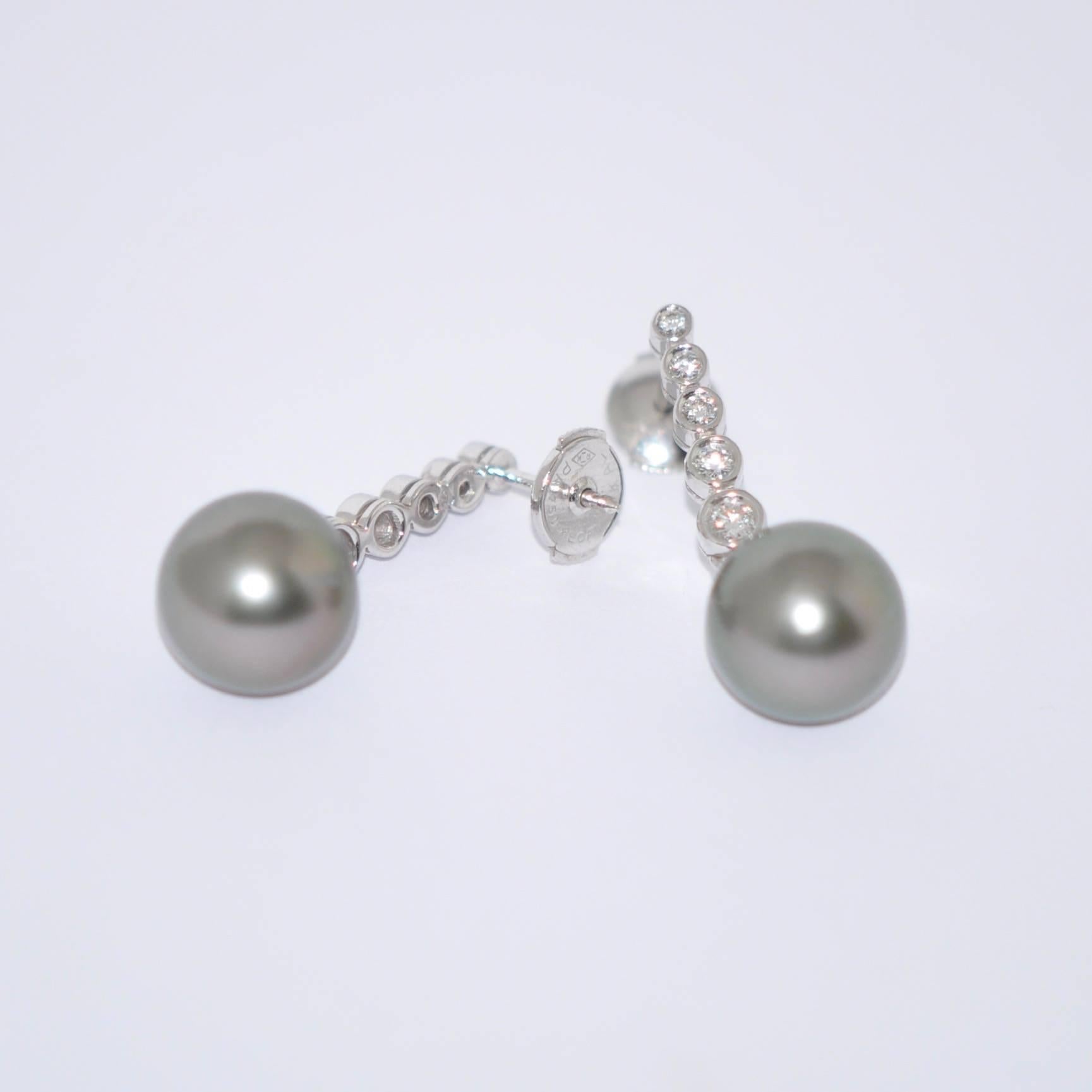 Women's Chandelier Earrings Tahiti Pearls 3.1 White Diamonds White Gold 18 Karat For Sale