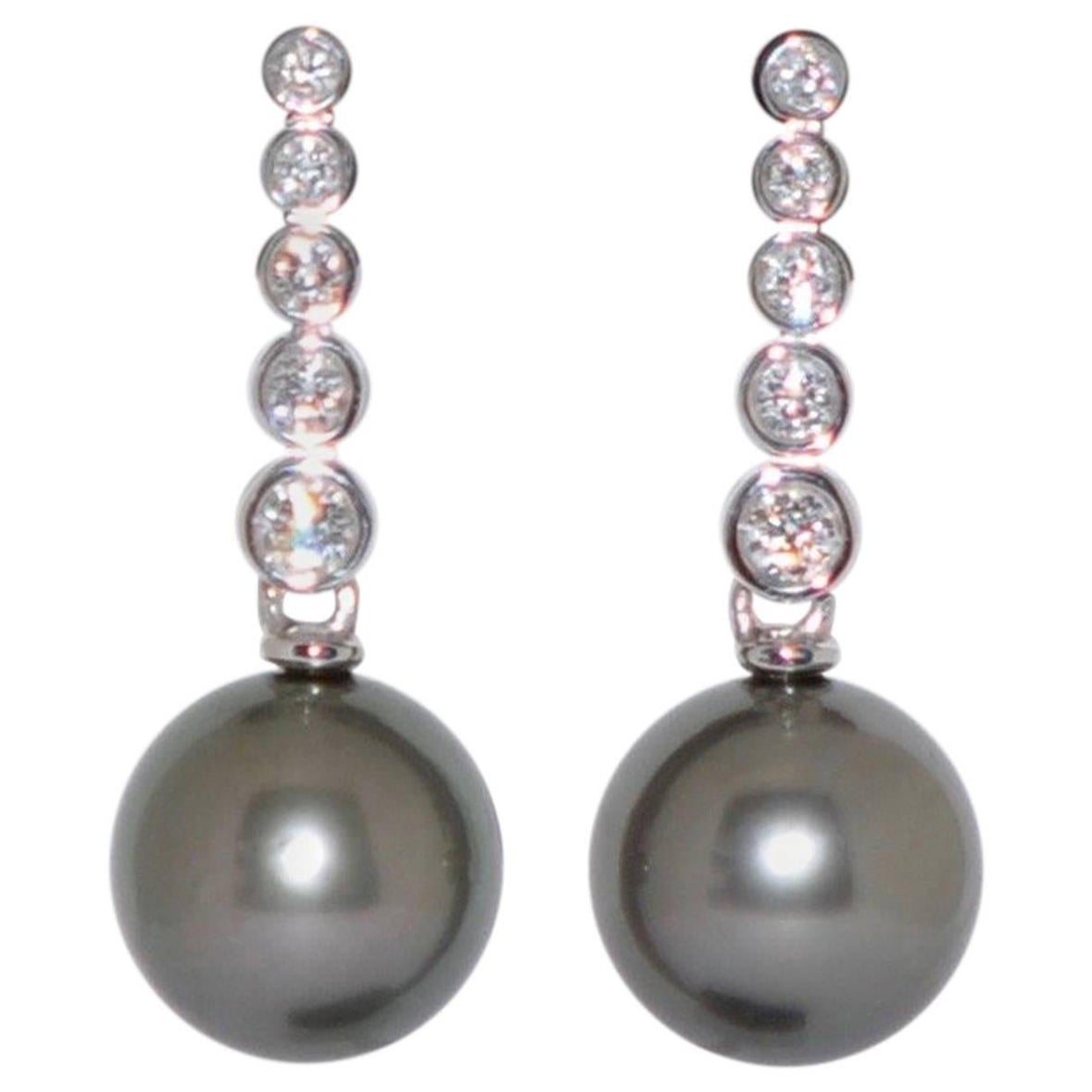 Boucles d'oreilles lustre en or blanc 18 carats avec perles de Tahiti 3.1 diamants blancs 