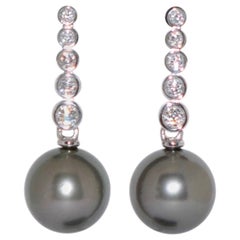 Boucles d'oreilles lustre en or blanc 18 carats avec perles de Tahiti 3.1 diamants blancs 