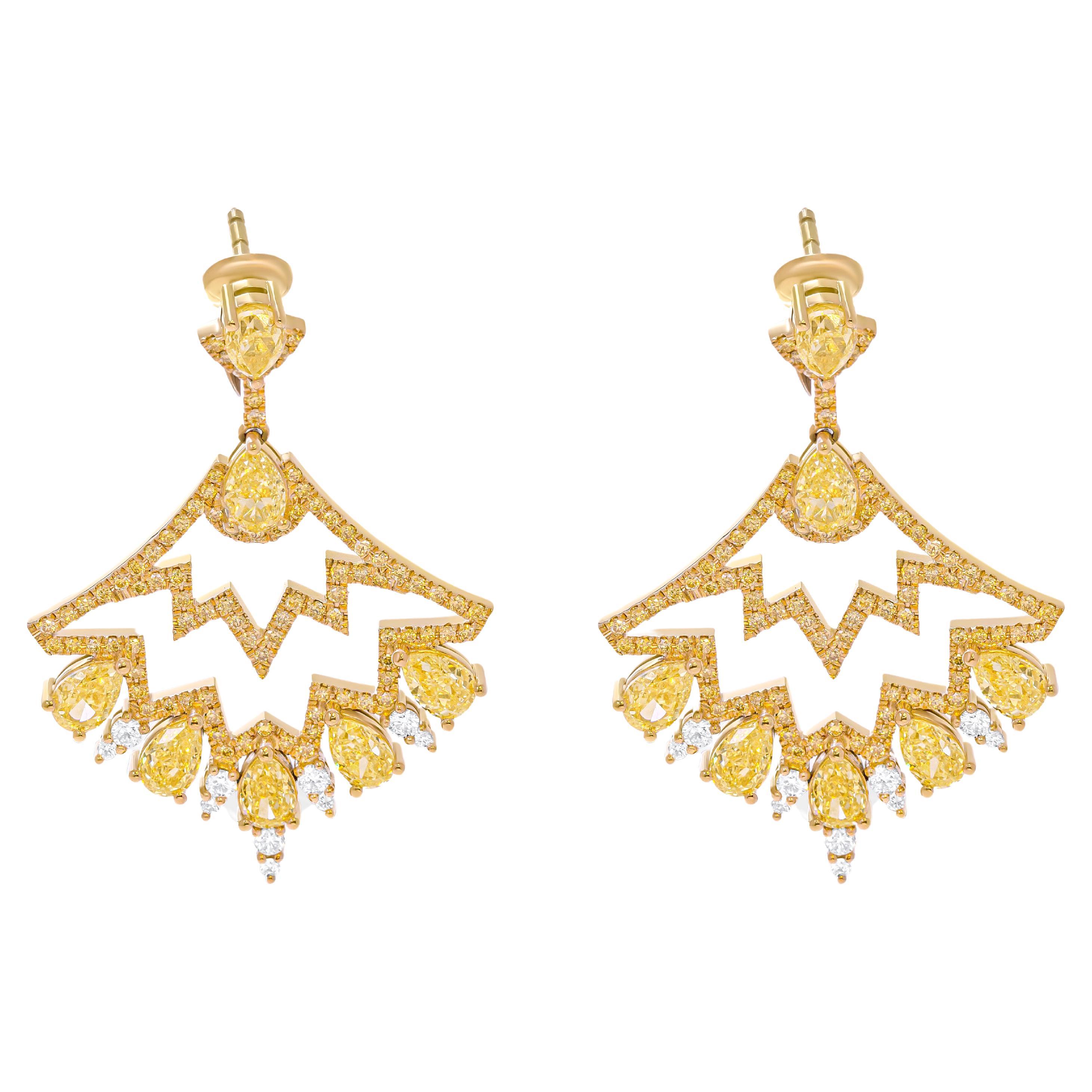 Boucles d'oreilles lustre avec diamants jaunes fantaisie en vente
