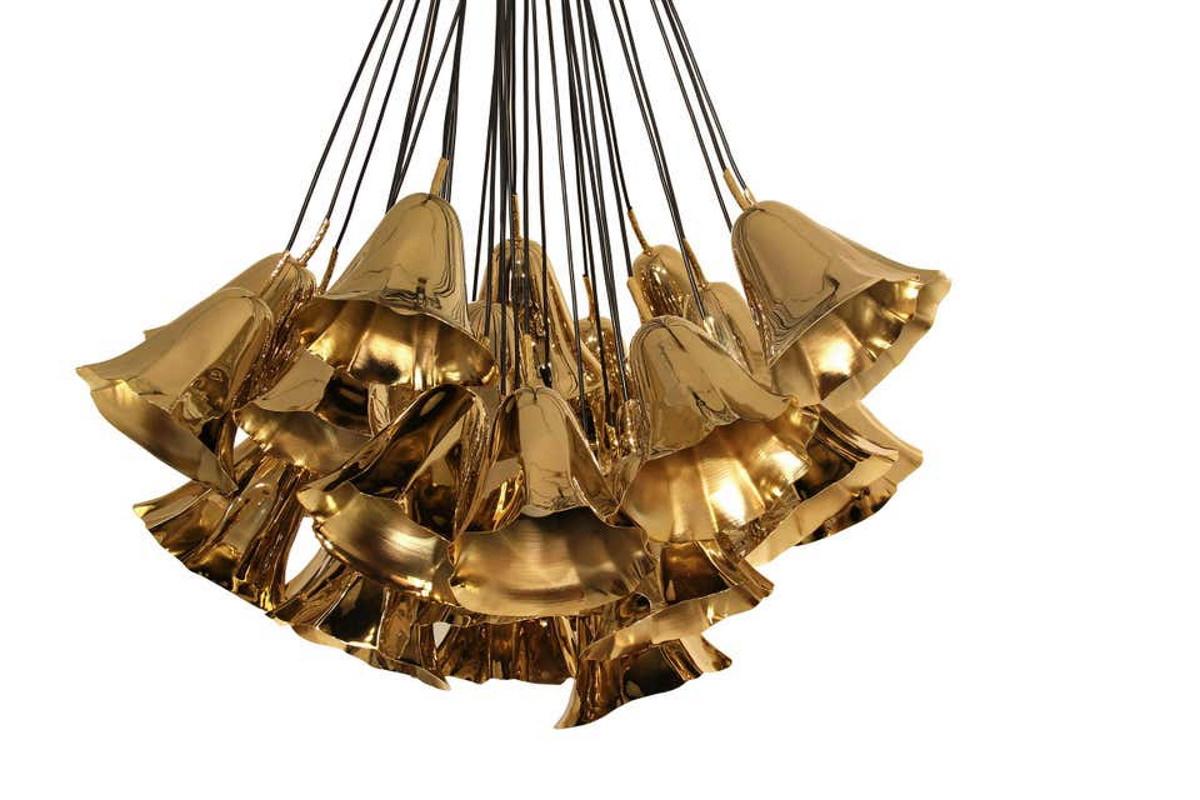 Chandelier consists of a hand sculpted metal calla lilies freely suspended from a group of strings.
Structure: Gold plated brass with high gloss
Cable: 2 m / 78.7 in

Each item has its unique attributes and impossible to replicate identically